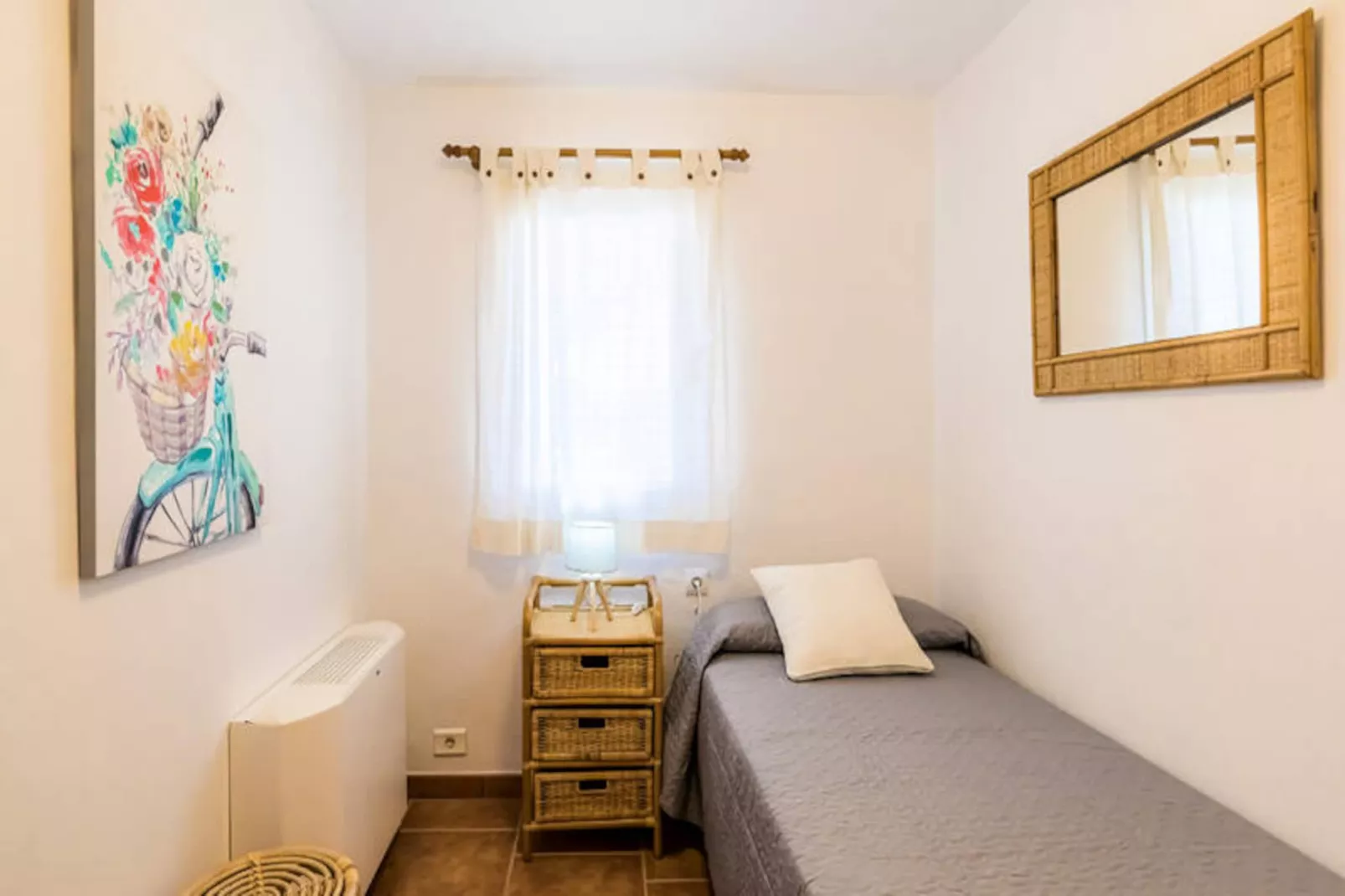 Maison à Son Bou-Image-tags.