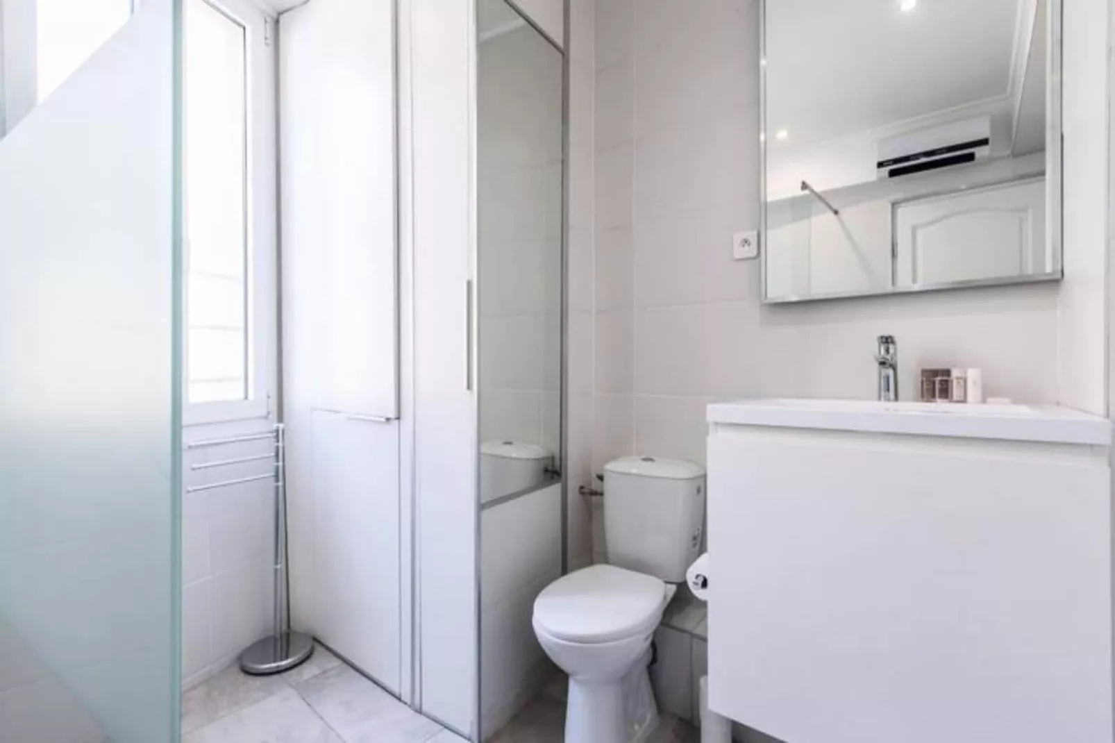 Palais & Croisette 1 Mn, 2 Pi&egrave;ces Spacieux Avec Balcon - Olam Properties-Buitenkant zomer