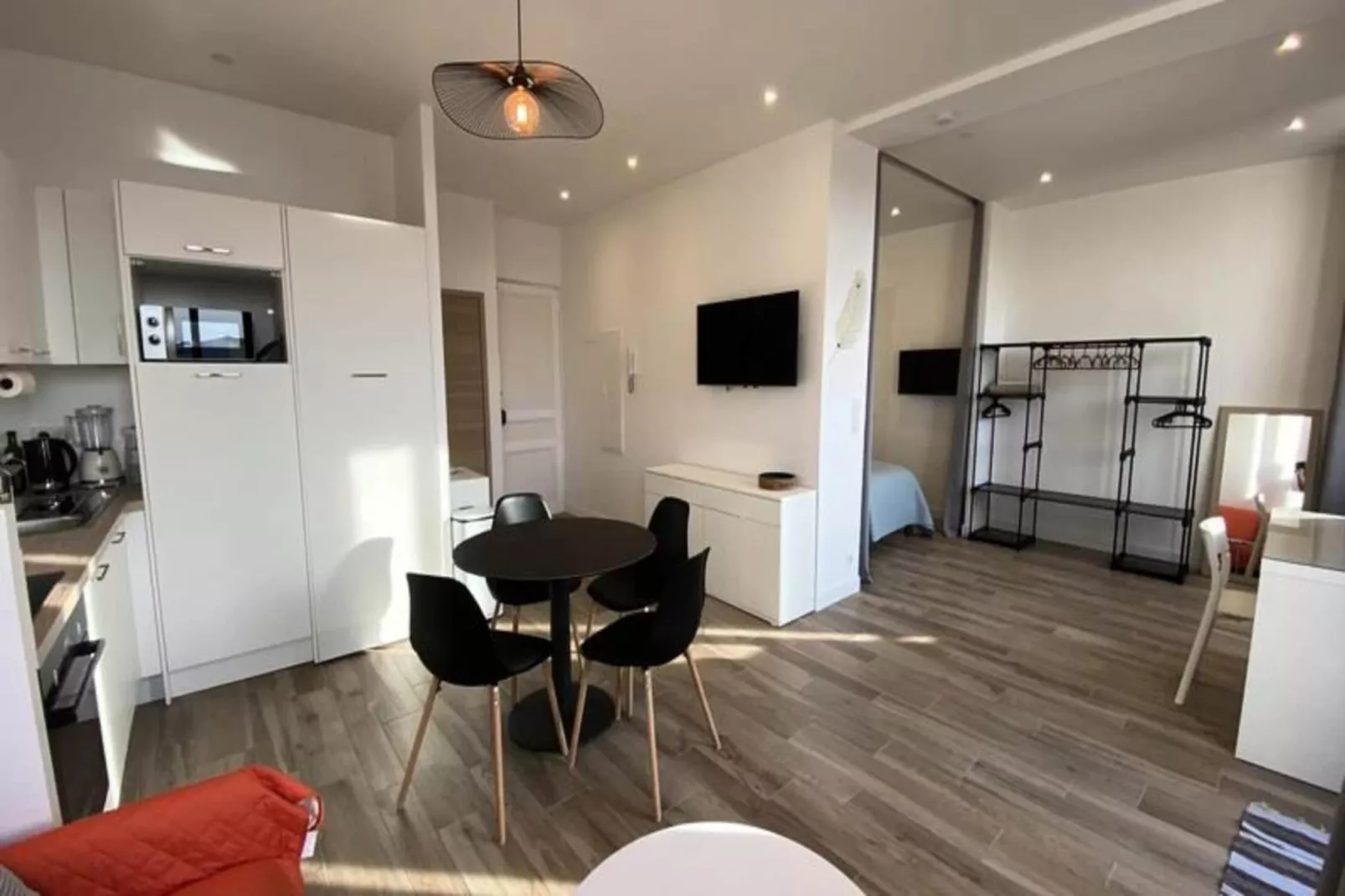 06cj : Bel Appartement Au Coeur De Cannes-Buitenkant zomer