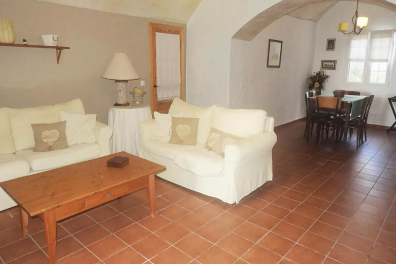 Maison à Son Bou-Image-tags.