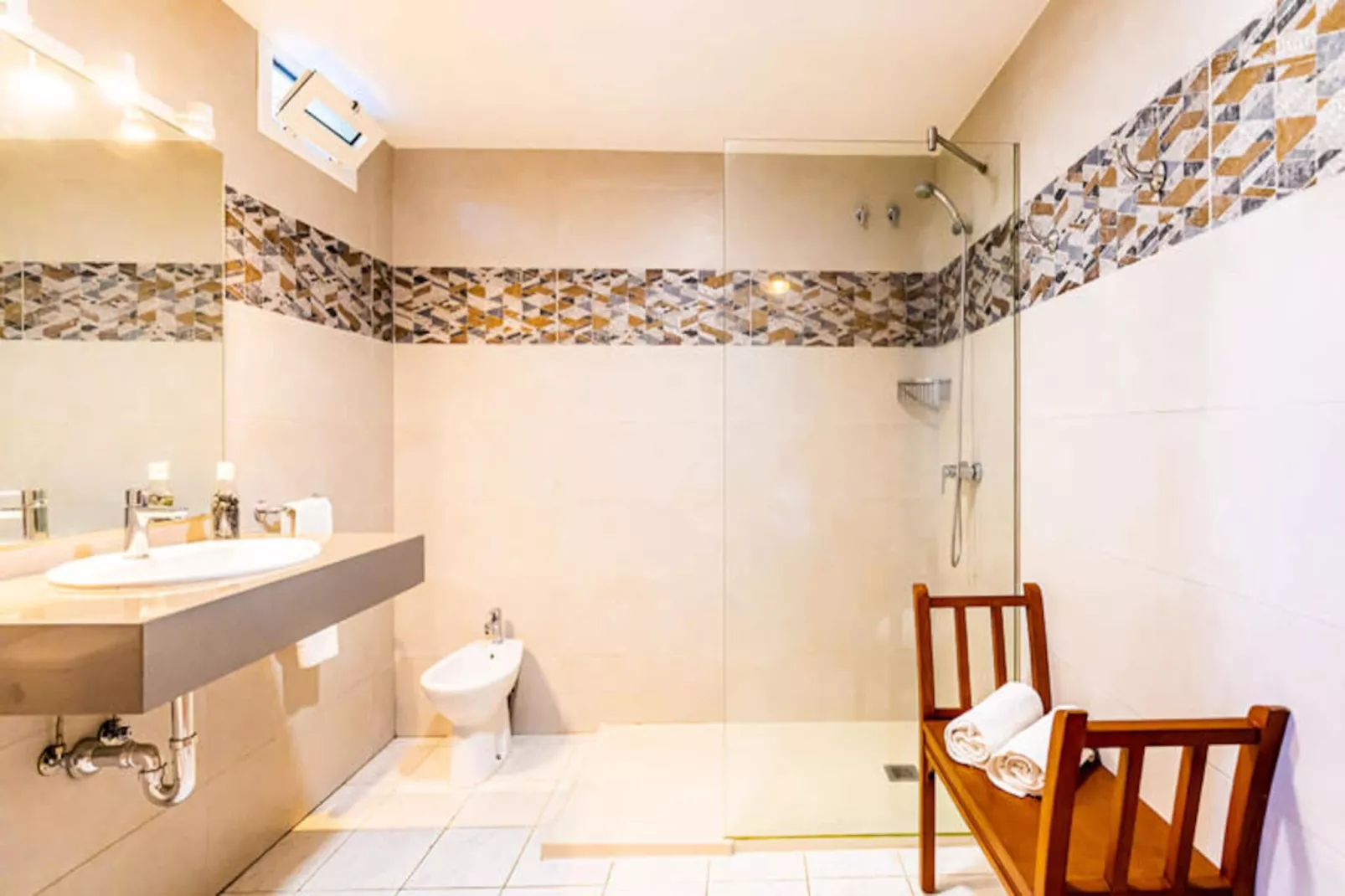 Maison à Son Bou-Image-tags.