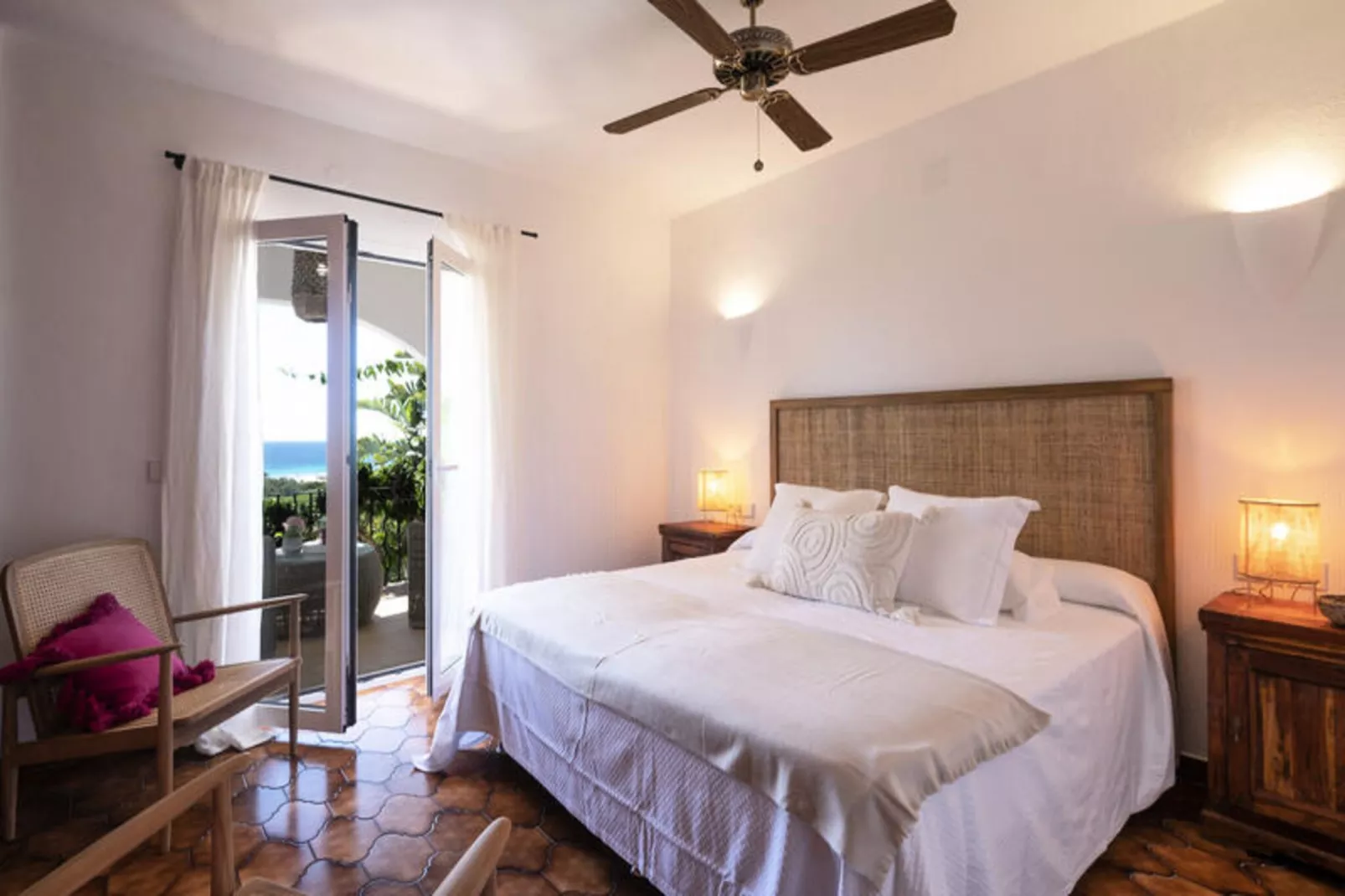 Maison à Son Bou-Image-tags.