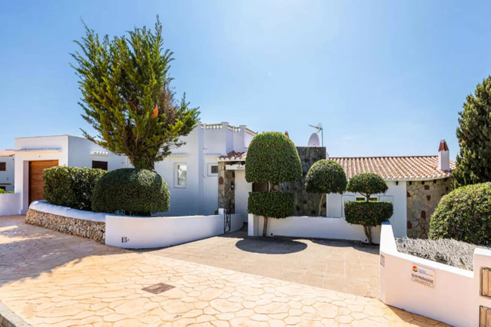 Maison à Son Bou-Image-tags.