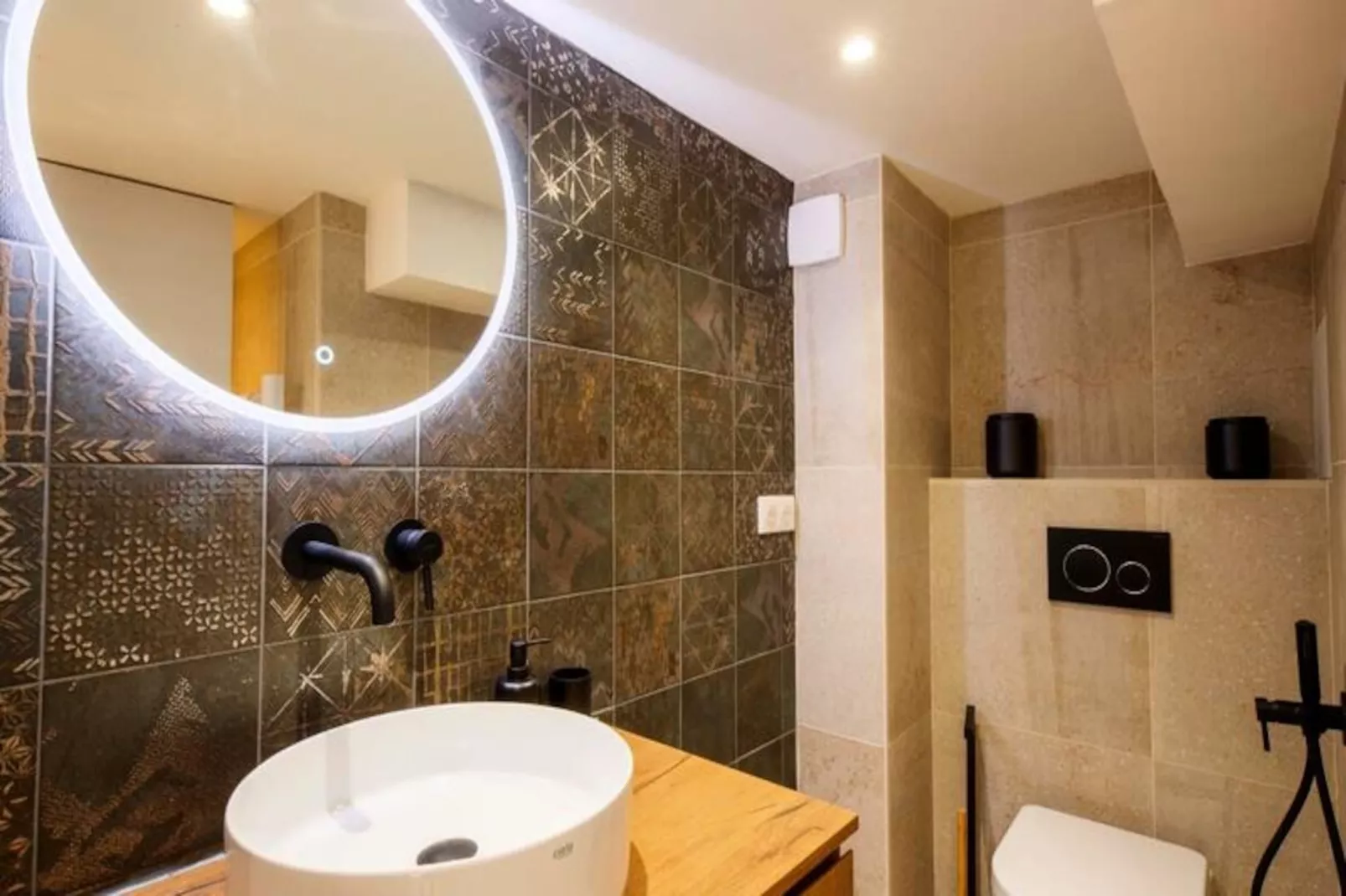 06a2 - Cœur Du Vieux Nice: Bel Appartement Rénové-Image-tags.