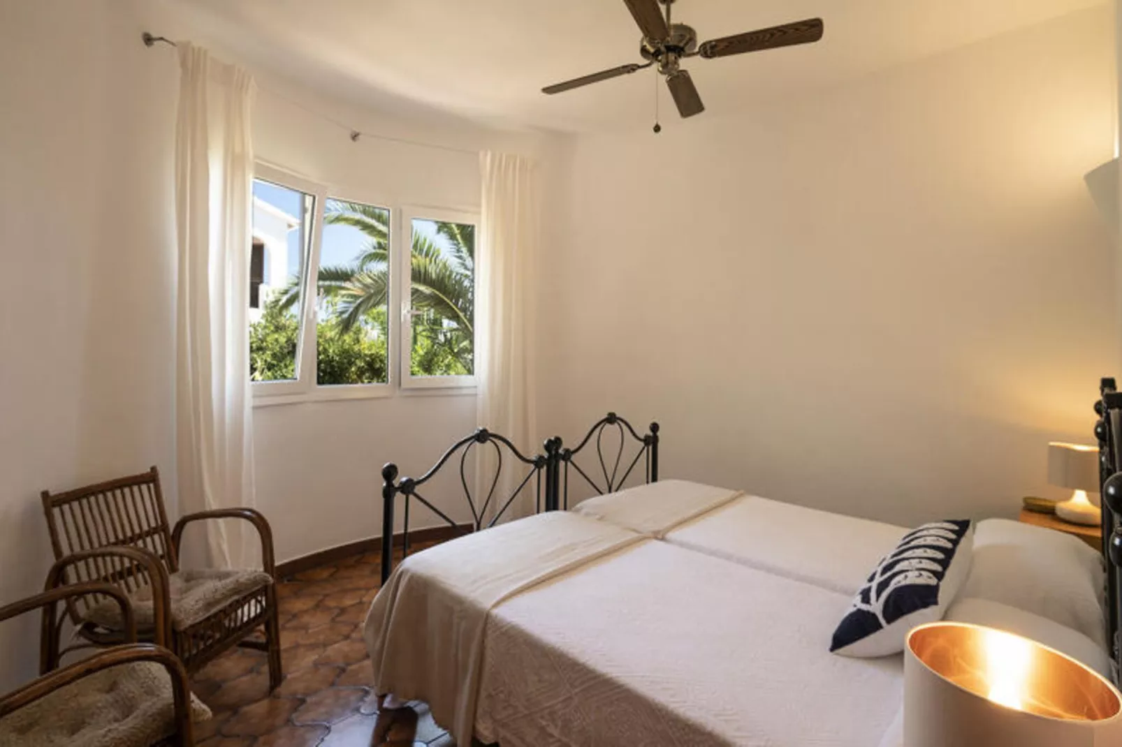 Maison à Son Bou-Image-tags.