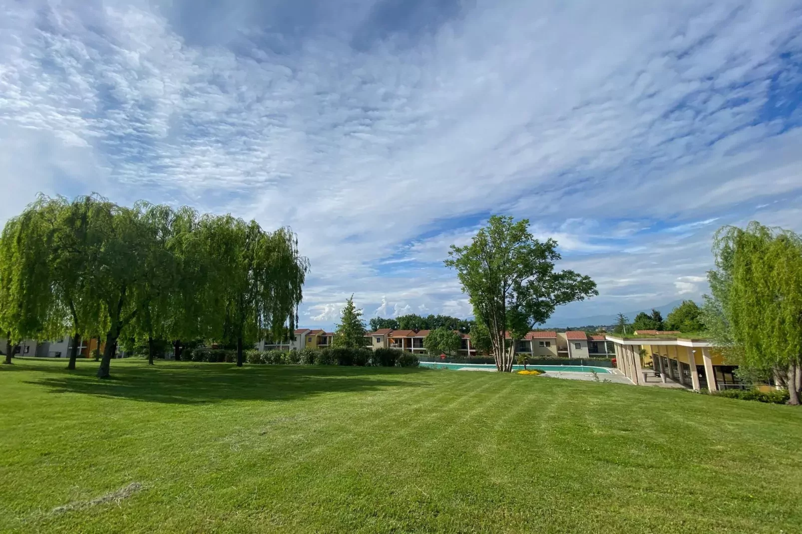 Residence Belvedere Village Castelnuovo del Garda-Trilo premium-Tuinen zomer