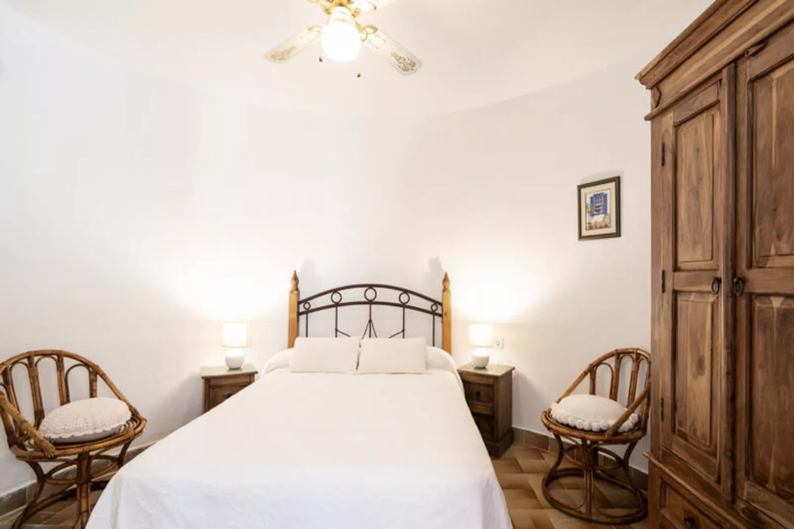 Maison à Son Bou-Image-tags.