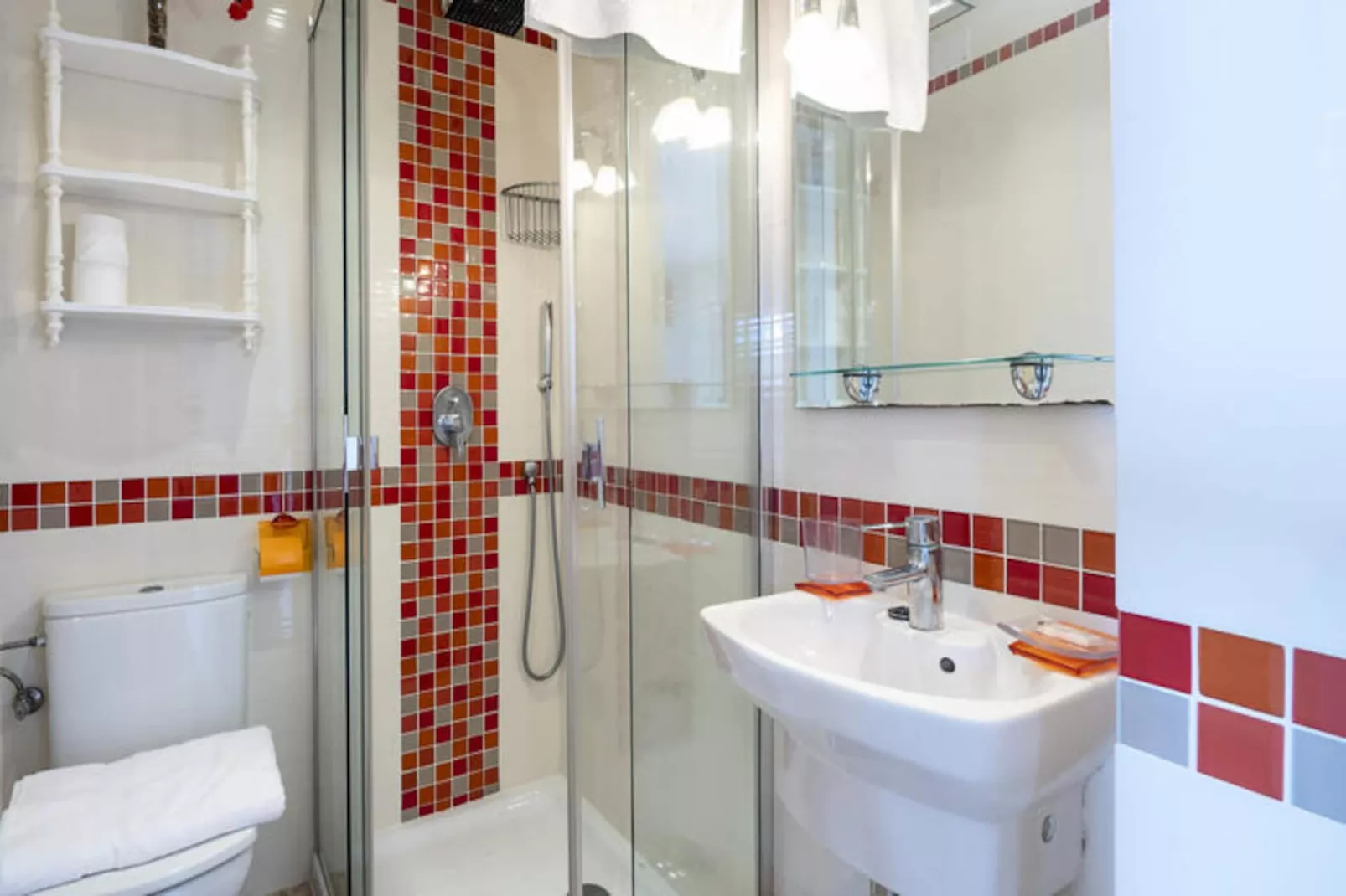 Maison à Son Bou-Image-tags.