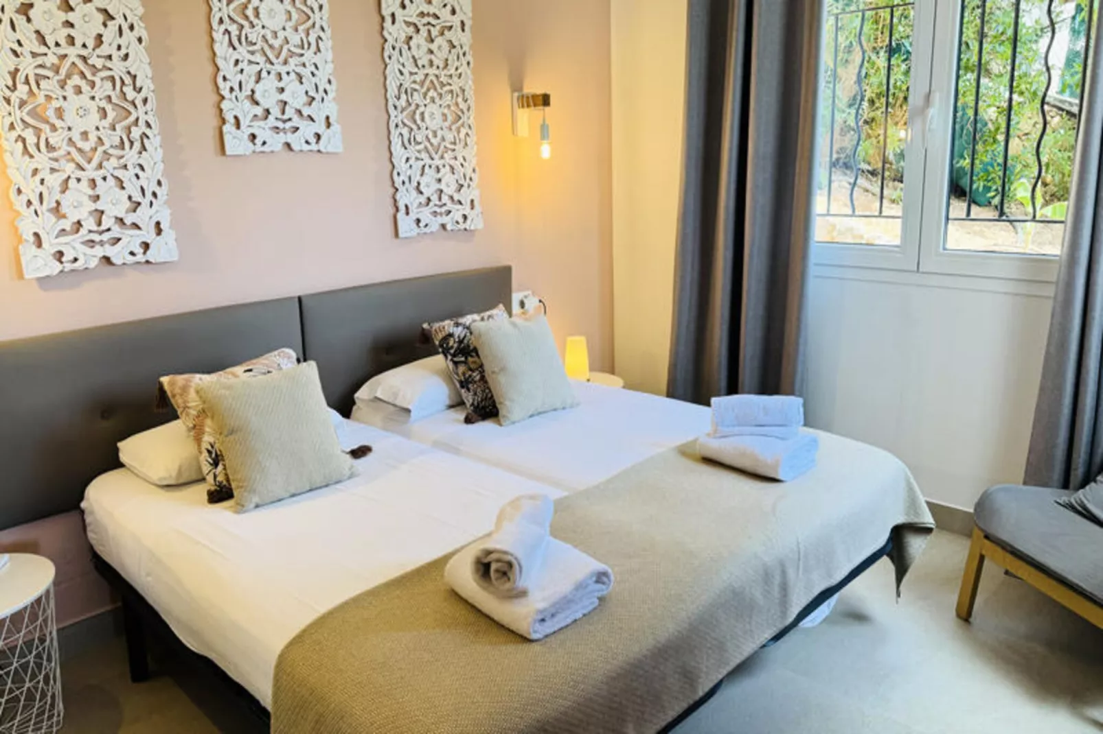 Maison à Son Bou-Image-tags.