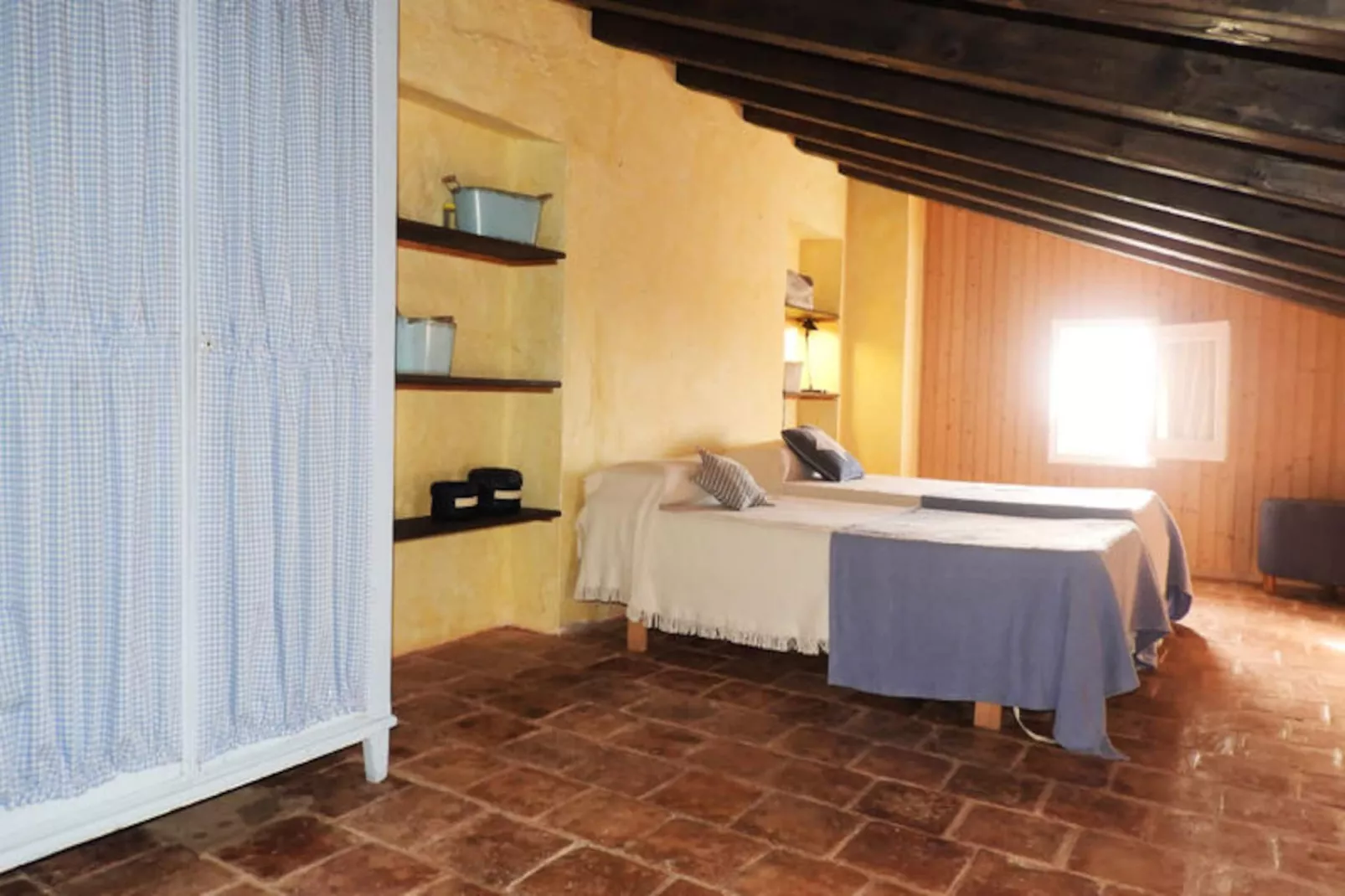 Maison à Son Bou-Image-tags.