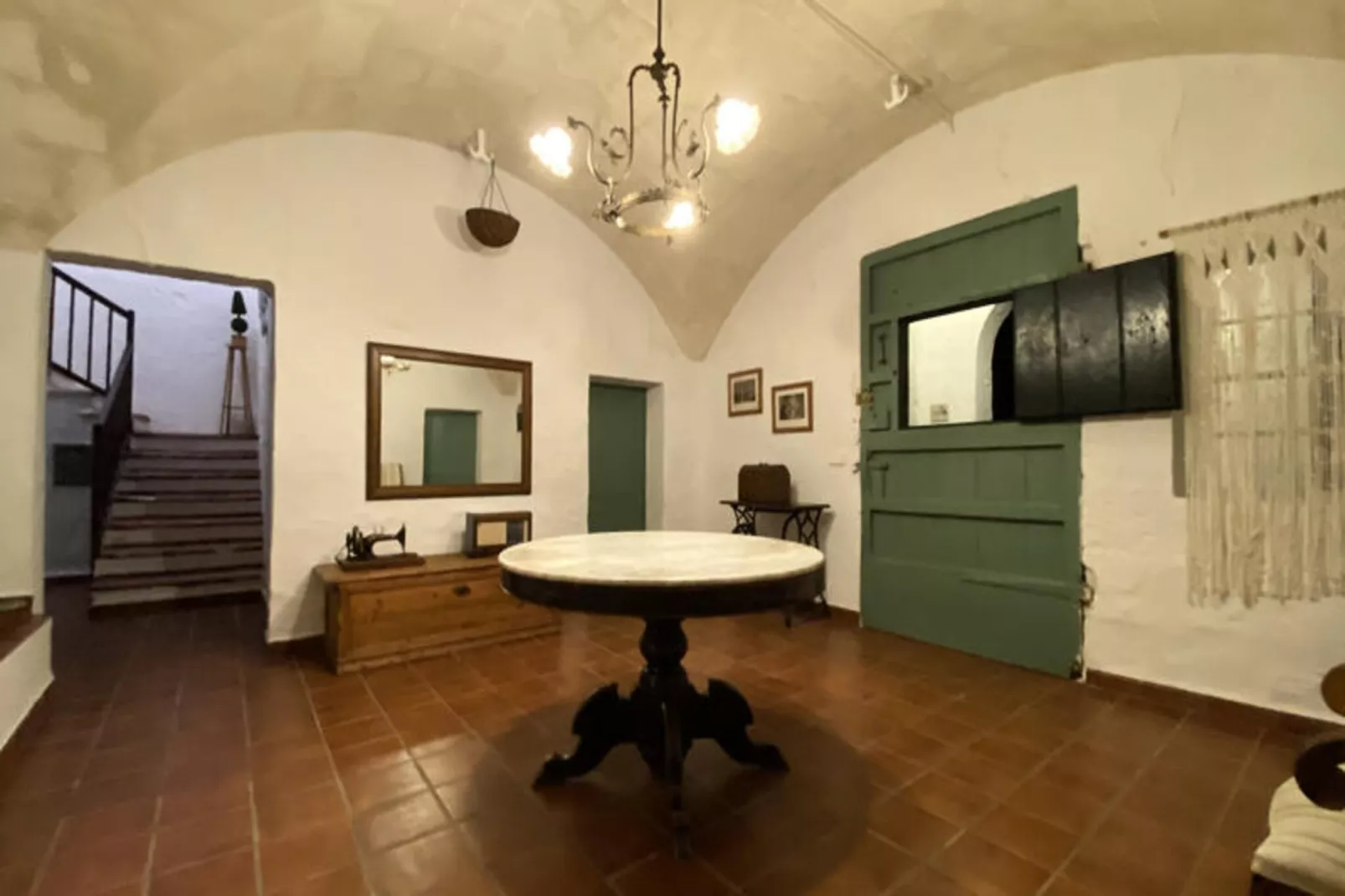 Maison à Son Bou-Image-tags.