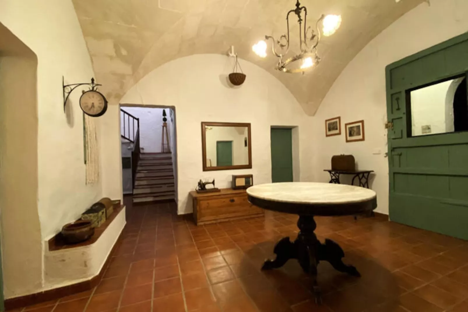 Maison à Son Bou-Image-tags.