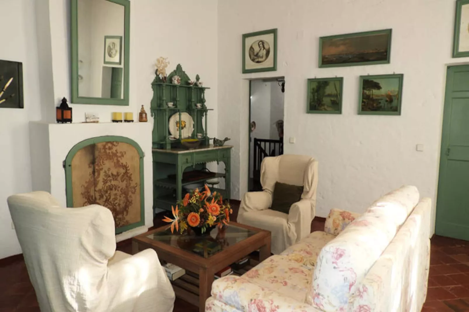 Maison à Son Bou-Image-tags.