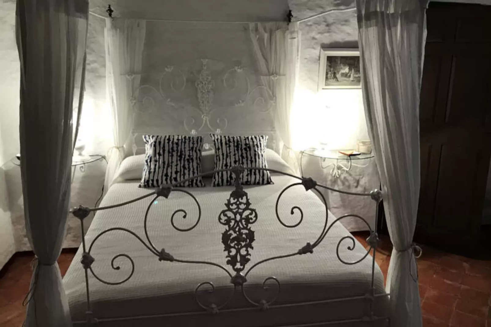 Maison à Son Bou-Image-tags.