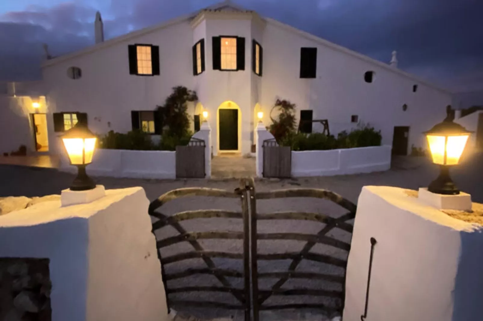 Maison à Son Bou-Image-tags.