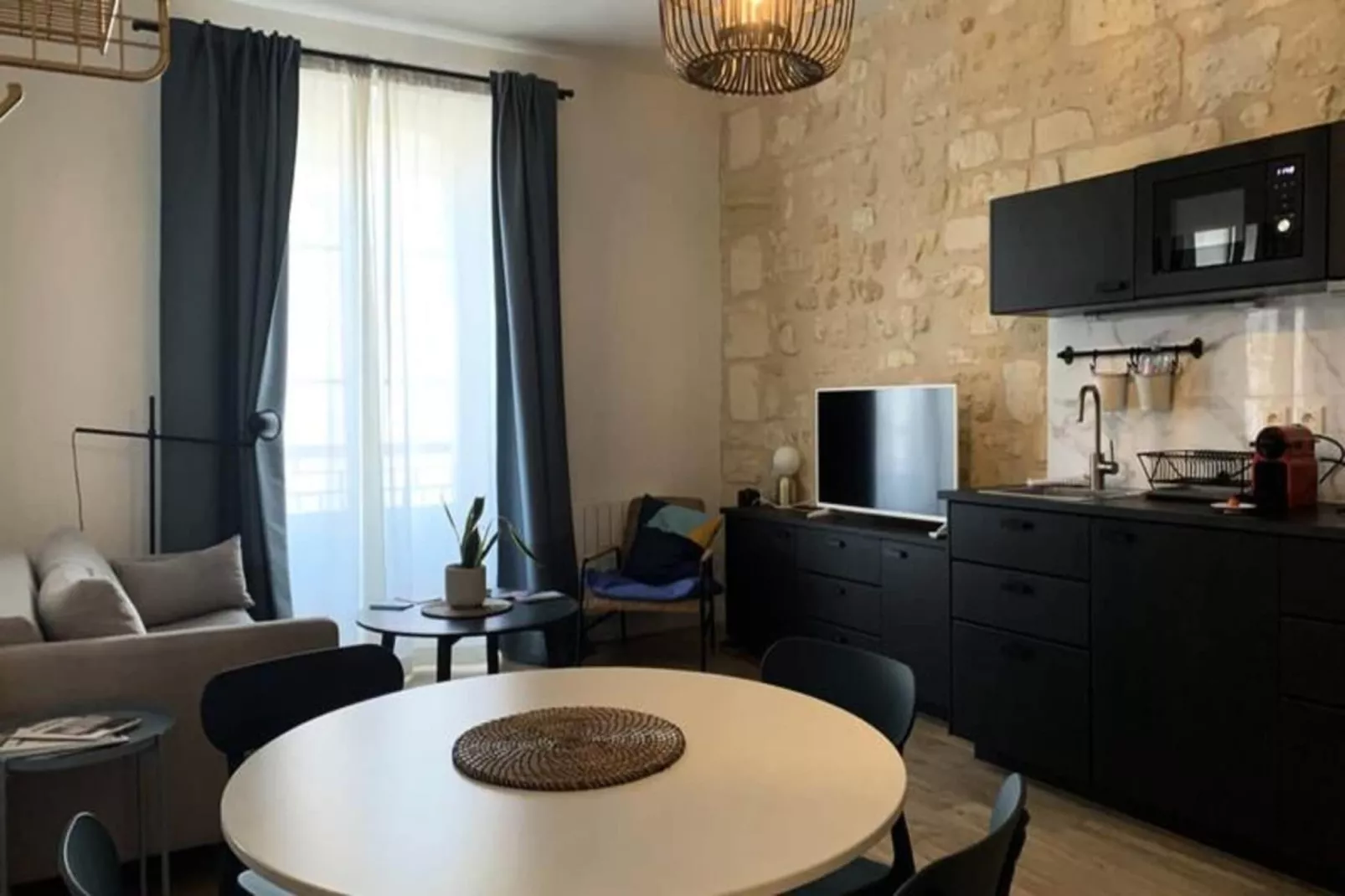 Appartement Lumineux &agrave La Pierre Bordelaise Plein Centre Pour 4 Personnes