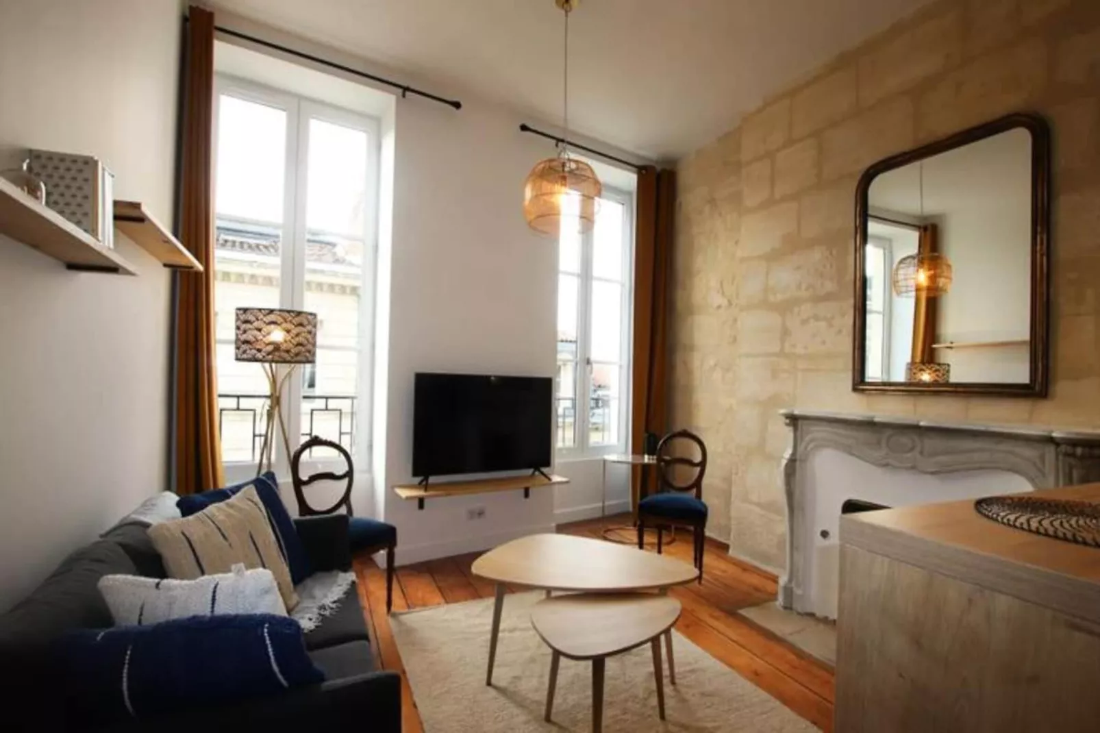 Charmant Et Rayonnant Appartement De 55 M&sup2; Situ&eacute; Dans Le Coeur De Bordeaux