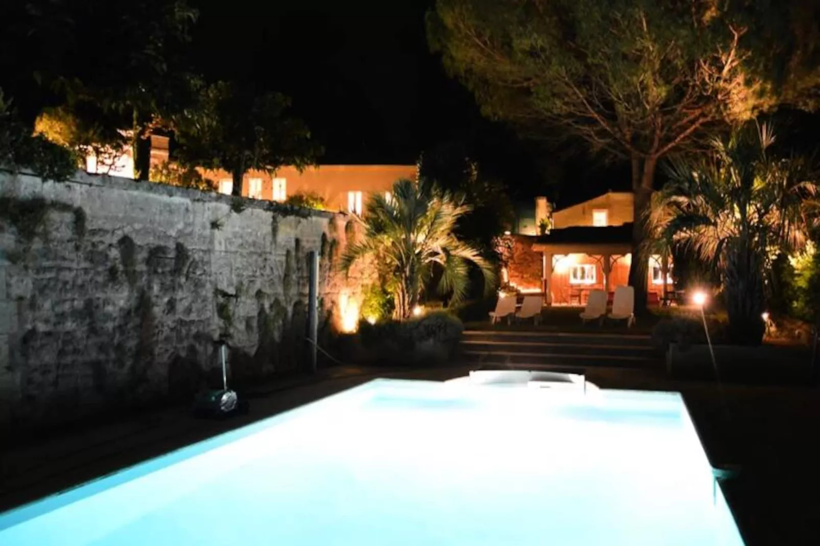 Château La Tuilière: Villa Avec Piscine Au Milieu De Son Vignoble