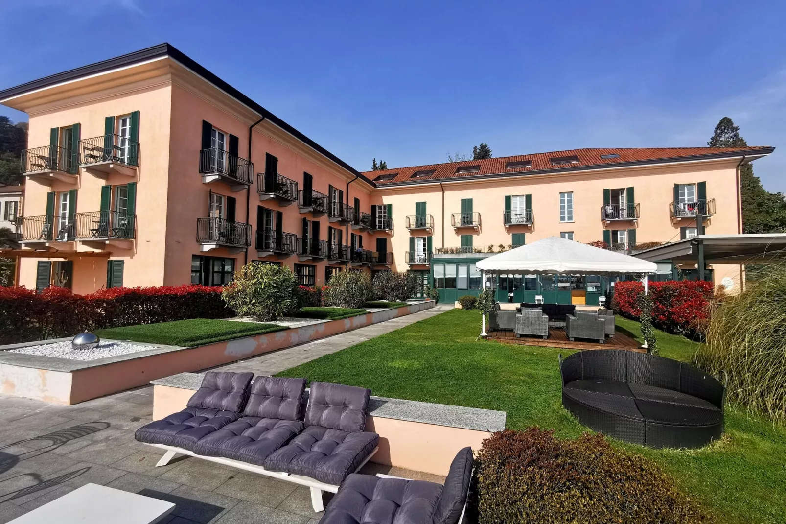 Residence Antico Verbano Meina-Bilo 3J - 3 pers-Buitenkant zomer