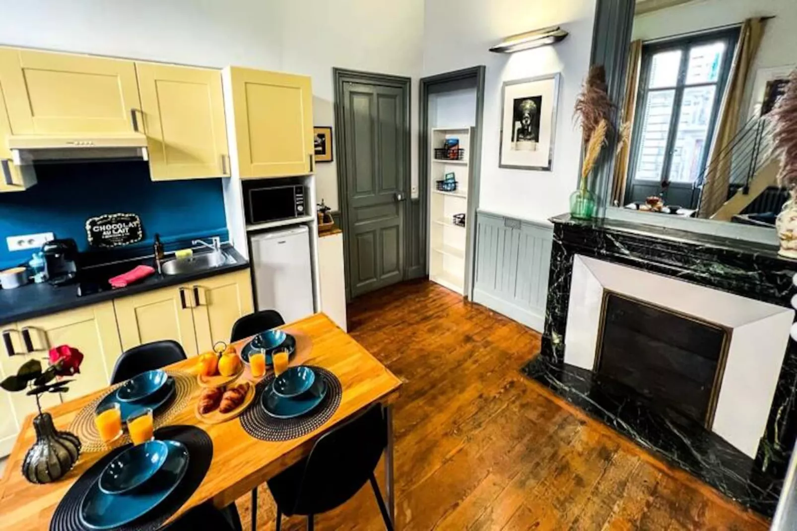 84b9 - "l'interlude" &eacute;l&eacute;gant Appartement Historique