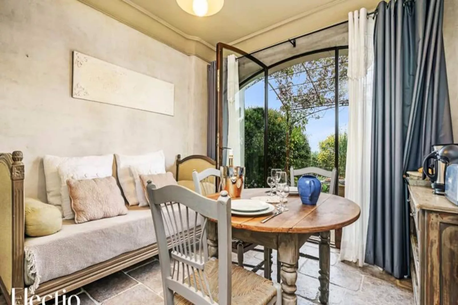 Loggia Des Genets  I  R&eacute;sidence Les Petitons