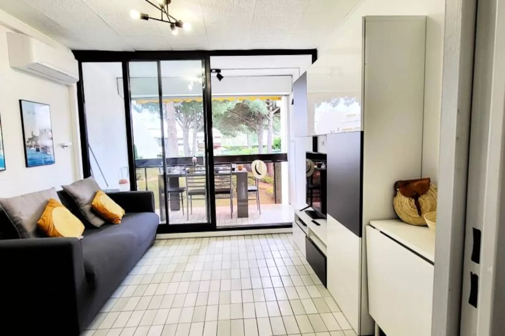 Résidence Un Jardin Proche De La Plage Et Commerces