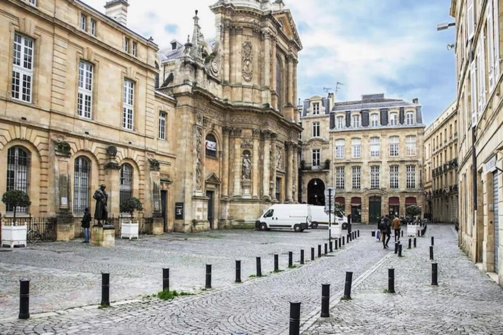 Bel Appartement Parfaitement R&eacute;nov&eacute; Pour 2, Face &agrave; La Gare Saint-jean