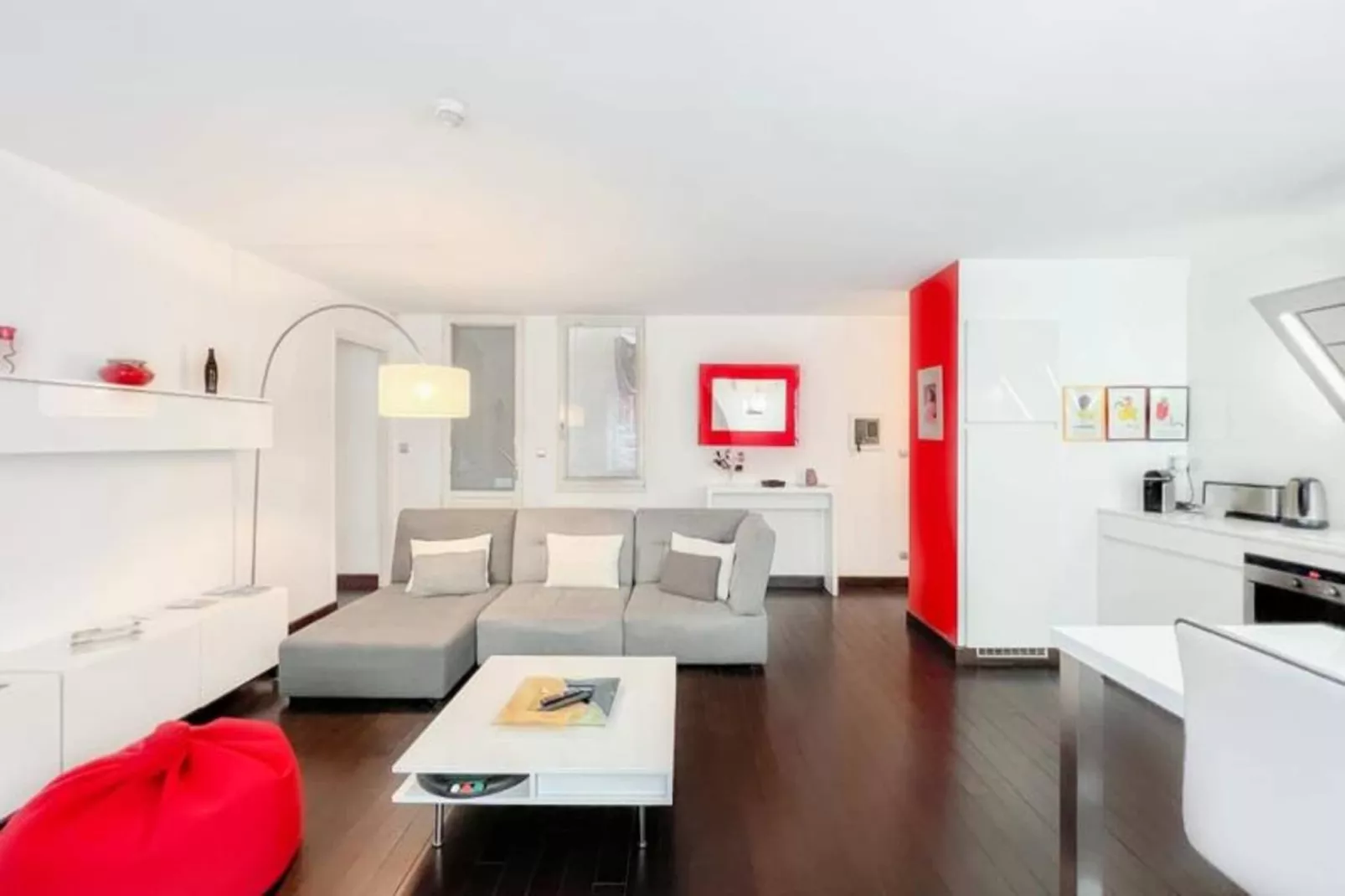 Appartement De Haut Standing Authentique Situ&eacute; Au Coeur Du Triangle D'or