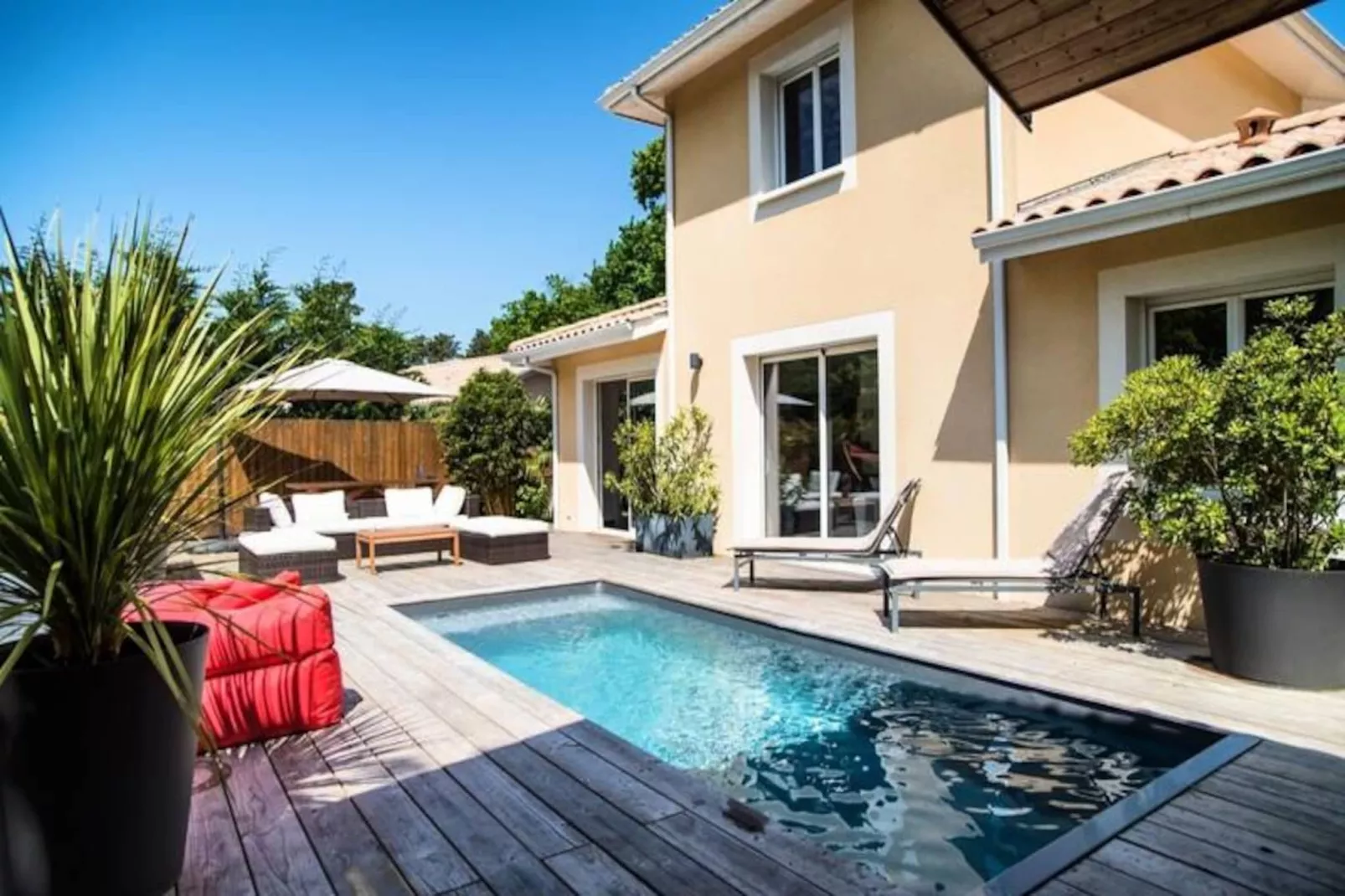 Villa Au Charme Familial Avec Belle Terrasse Et Piscine Chauff&eacute;e