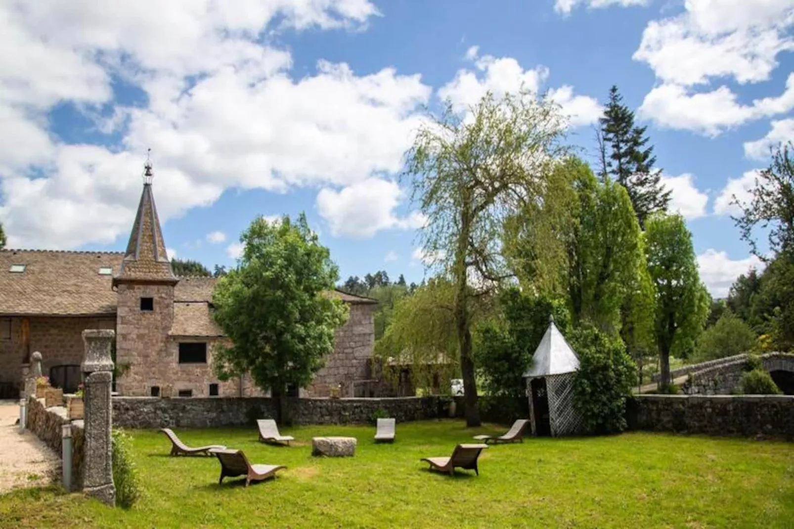 Gîte de France Gîtes de france 24 personnes - domaine de coulagnettes 3 épis
