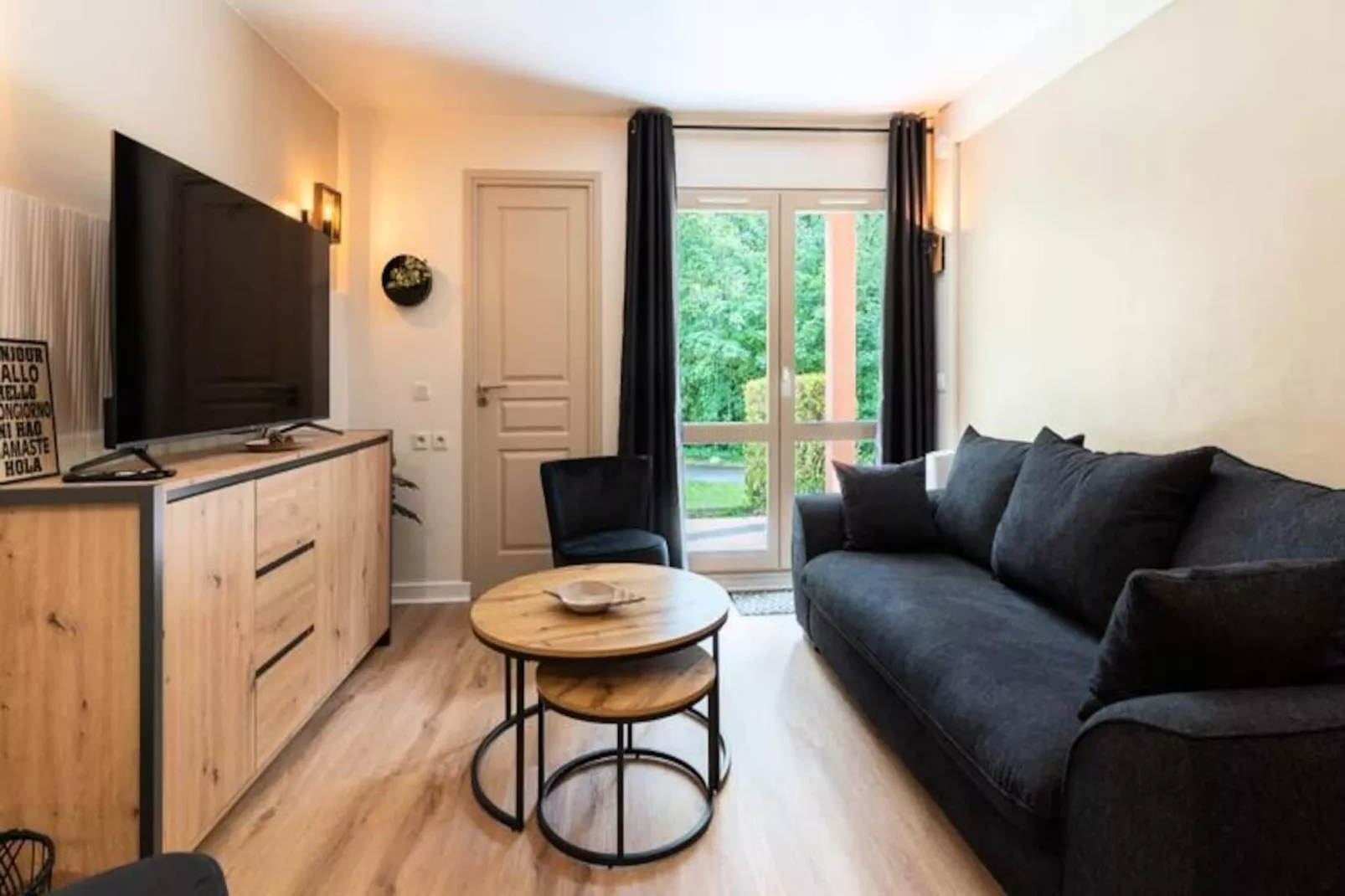 Résidence Tr&egrave;s Bel Appartement R&eacute;nov&eacute; Avec Piscine, Tennis Et Parking Priv&eacute; 09