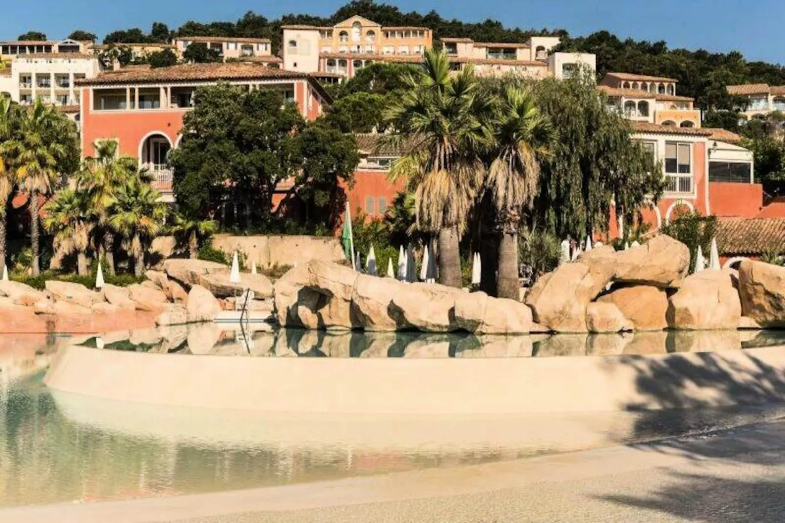 Appartement moderne avec vue mer aux Restanques du Golf de St Tropez