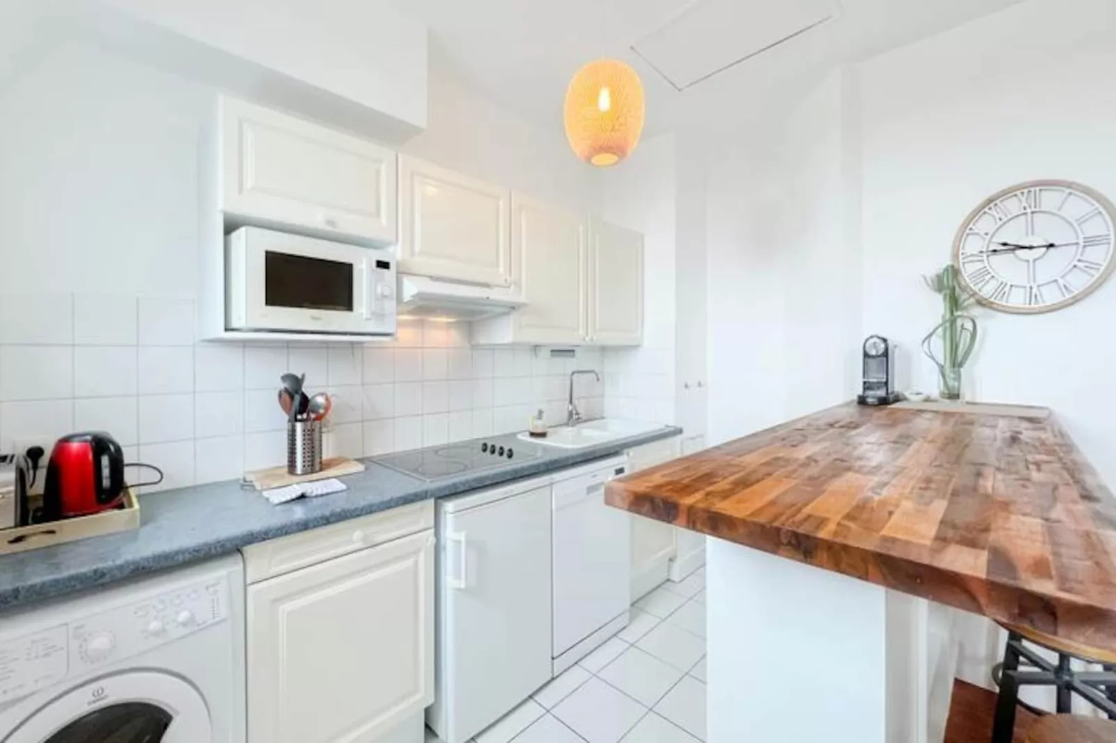 Bel Appartement Dans Un Immeuble Historique Proche Des All&eacute;es De Tourny