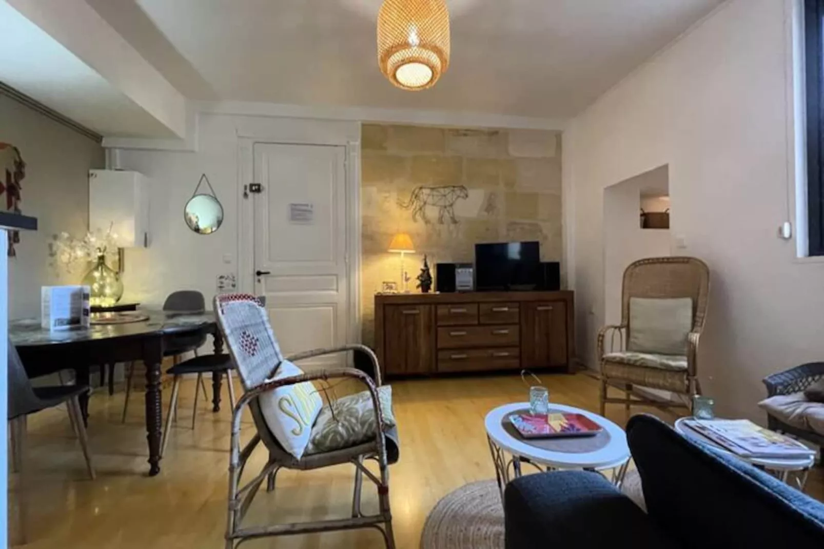 Superbe Appartement Joliment D&eacute;cor&eacute; Pour 4 P Sur Les Quais De Bordeaux