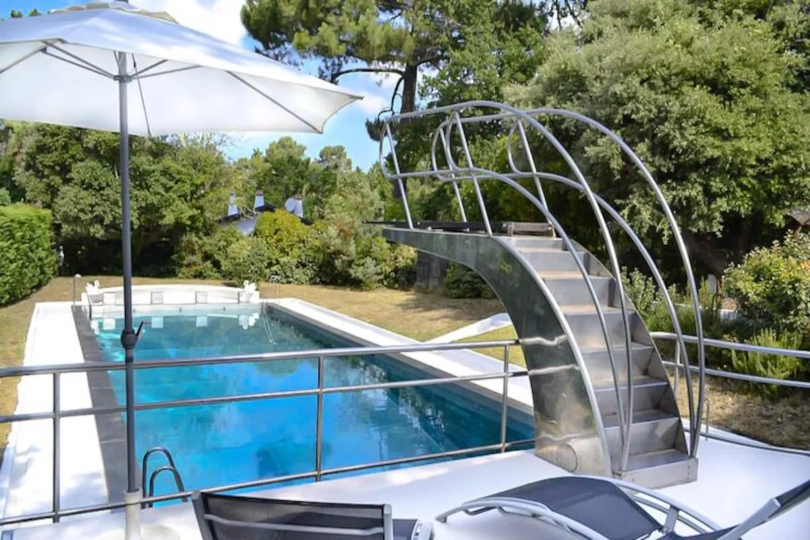 Villa  Arcachonnaise Spacieuse Au Style Authentique Proche De La Plage