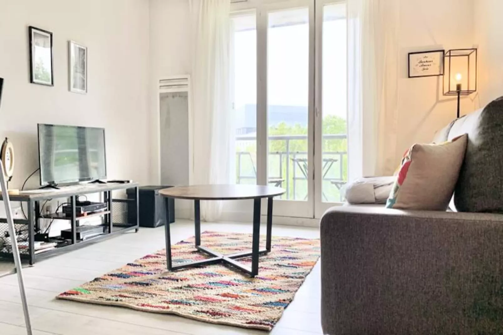 | The Red One 💋| Studio Canap&eacute;-lit | Proche Gem, Gare