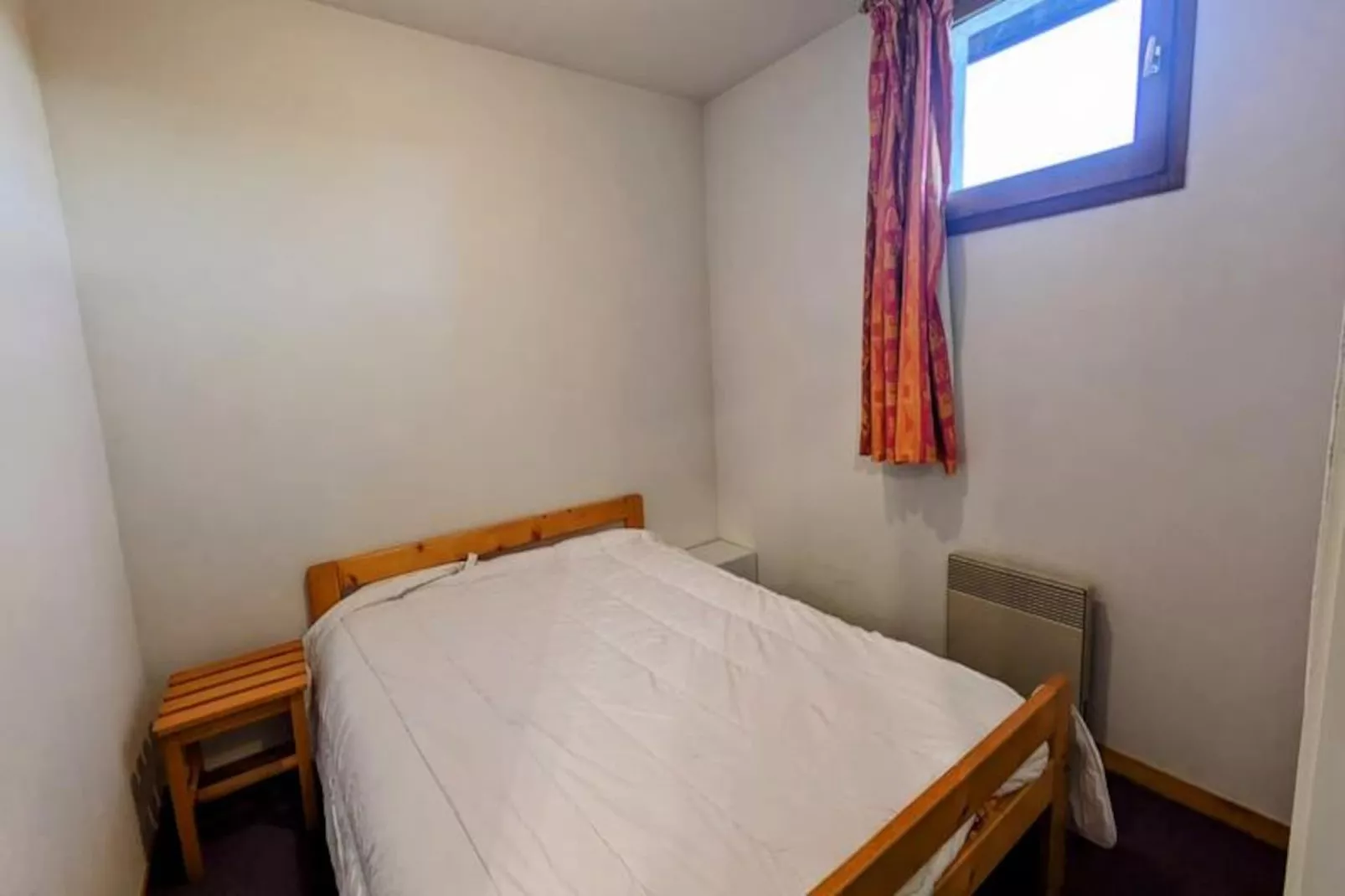 Au Centre De La Station, 6 Personnes