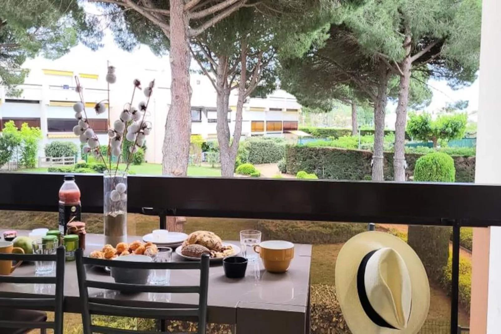 Résidence Un Jardin Proche De La Plage Et Commerces