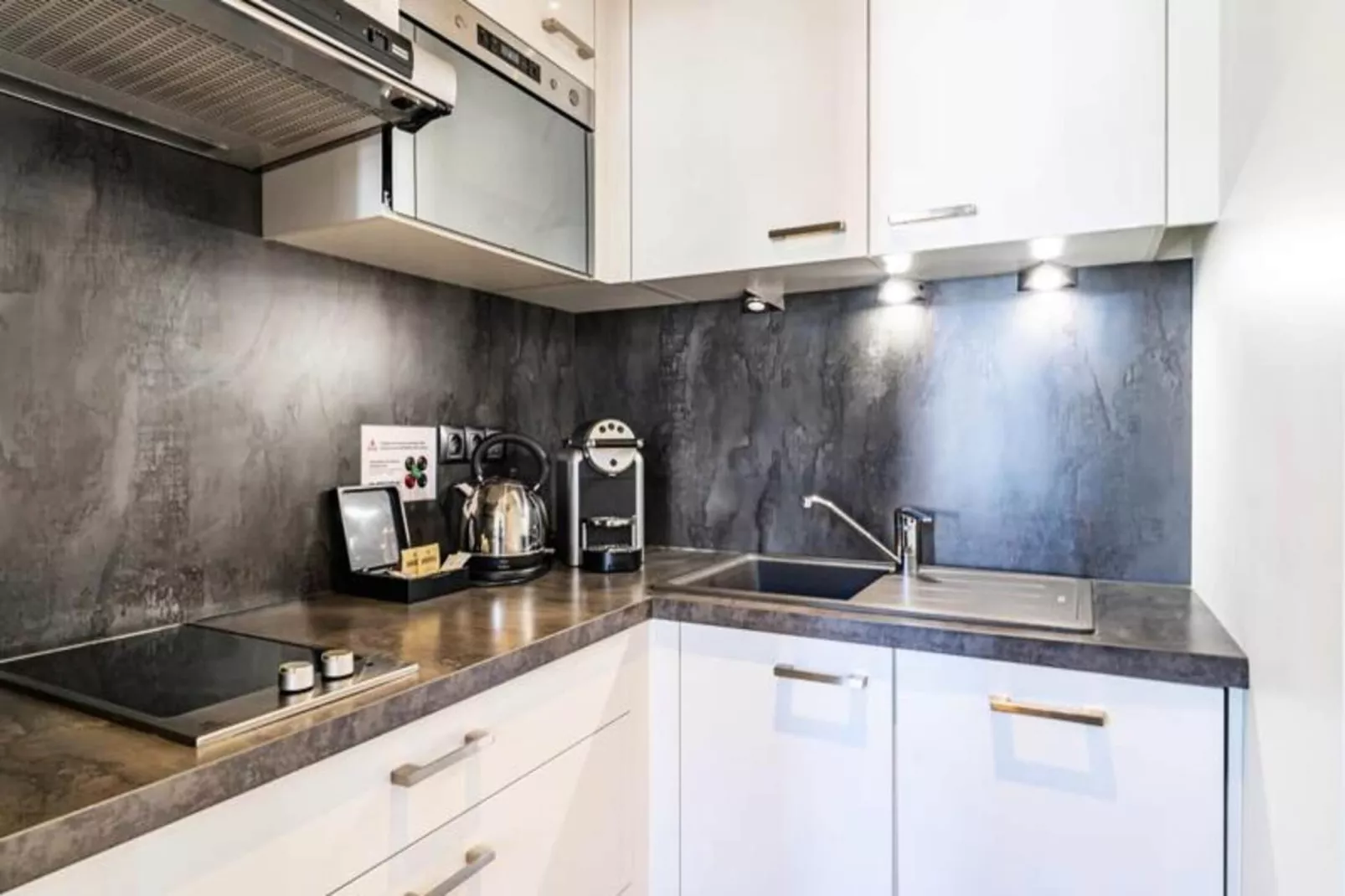 Chaleureux Appartement Au C&oelig;ur Du Quartier Historique Saint-michel