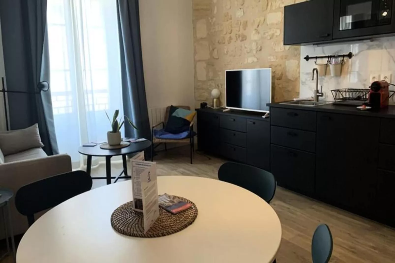 Appartement Lumineux &agrave La Pierre Bordelaise Plein Centre Pour 4 Personnes