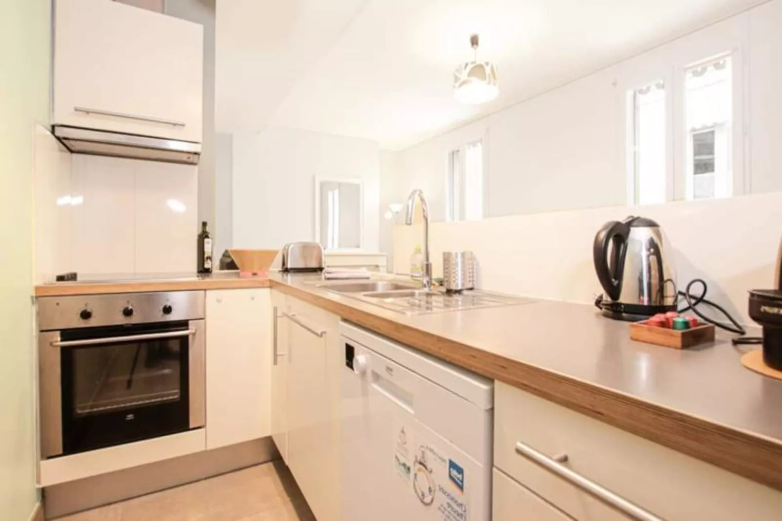 Superbe T2 Aux Prestations De Qualit&eacute; Au Jardin Public Pour 4 Personnes