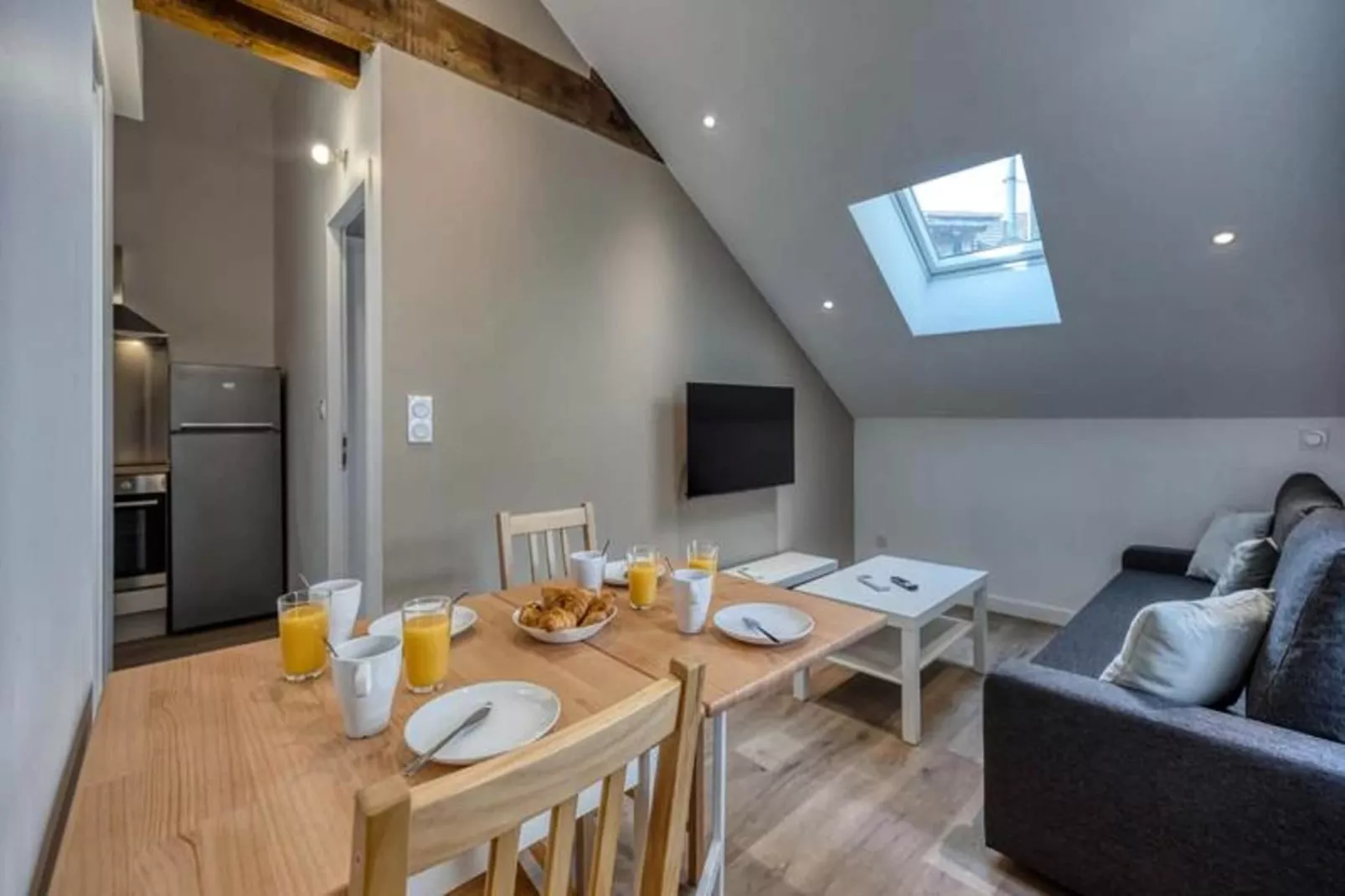 | Beau T2 Enti&egrave;rement R&eacute;nov&eacute; Dans L'hyper Centre, Face Gare 🚅