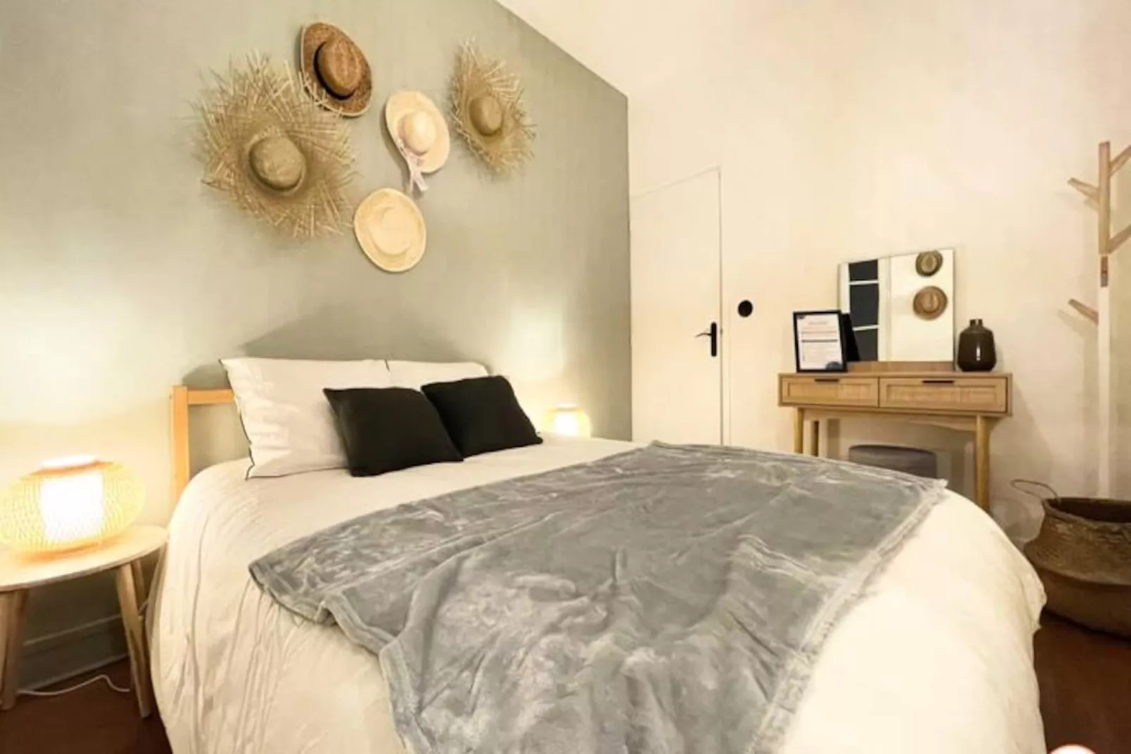 🌴 L'exotique - Vue Pl. Vieux March&eacute; - Standing