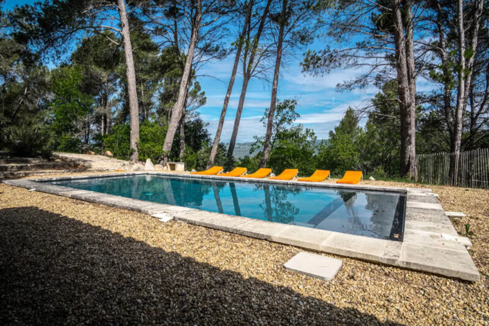 Maison Avec Vue Et Piscine Chauff&eacute;e &agrave; Roussillon
