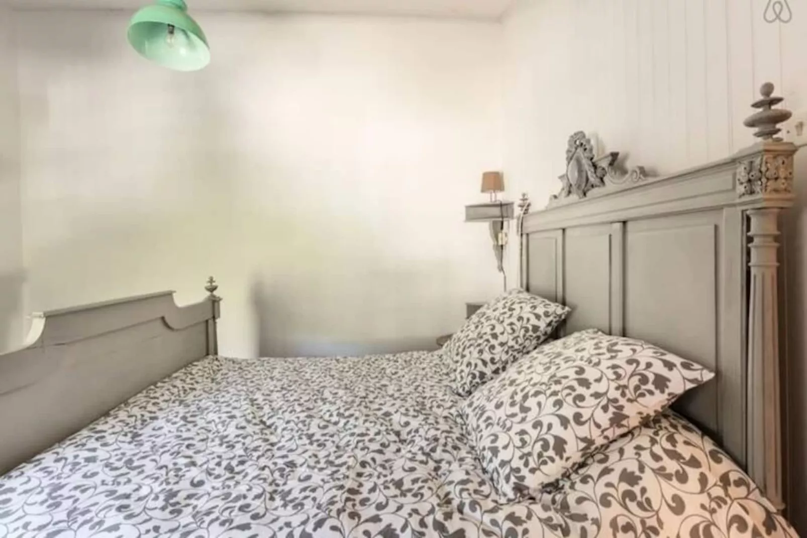 Coin De Paradis Sous Le Ch&acirc;teau Des &eacute;v&ecirc;ques