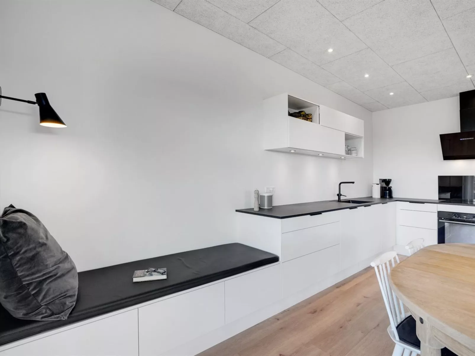 "Trpana" - 1.6km from the sea-Binnen