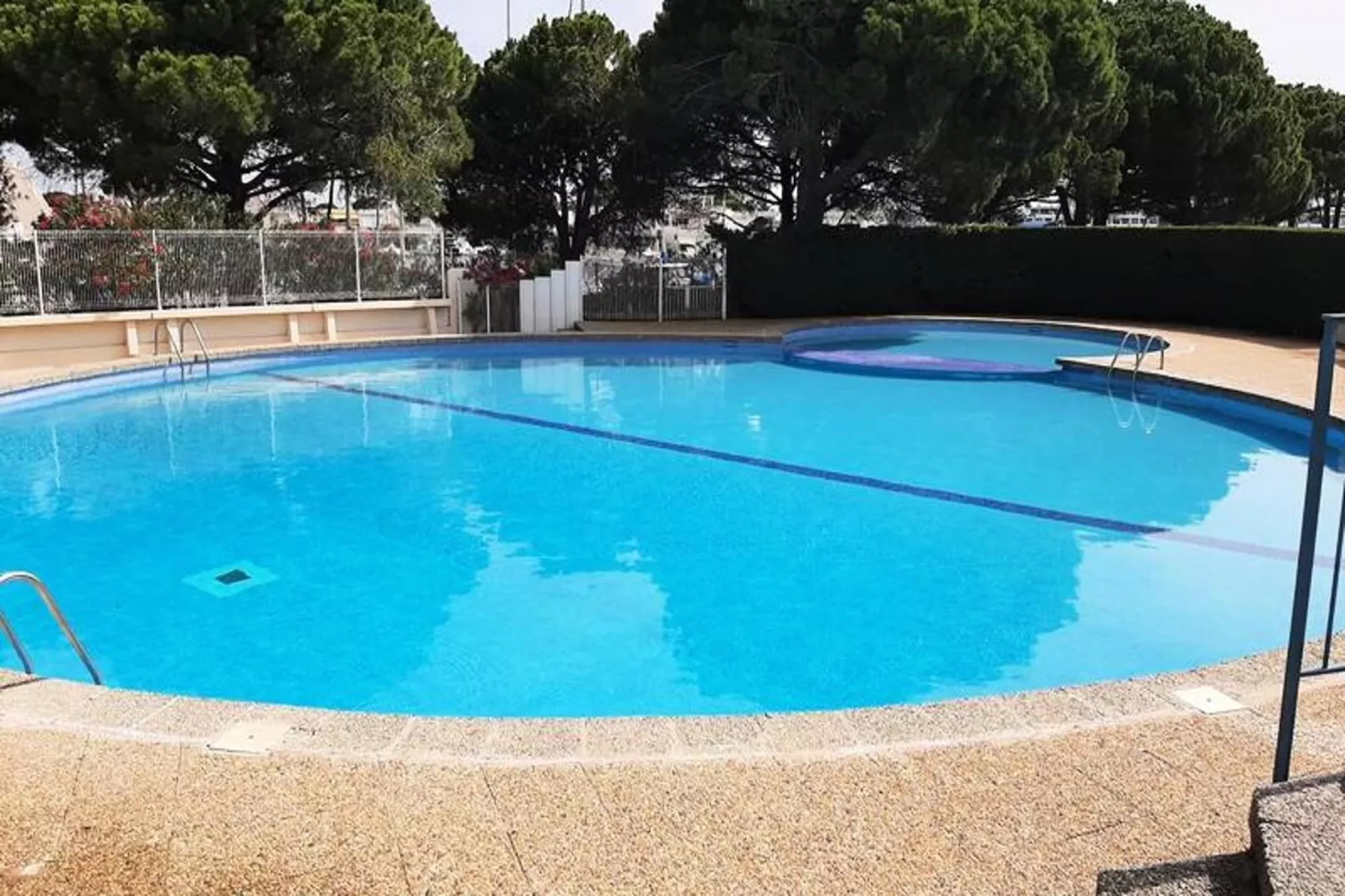 Résidence "le Quai Aux Fleurs"-Zwembad