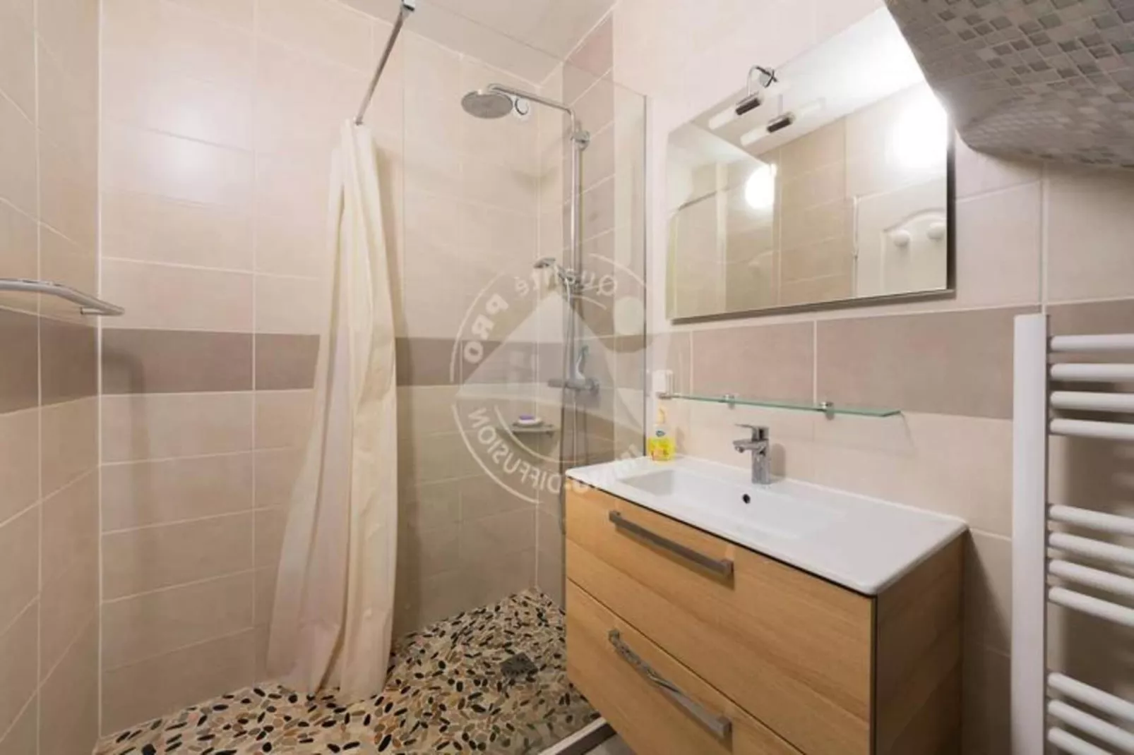 Résidence Impasse Des Lucines-Eetkamer