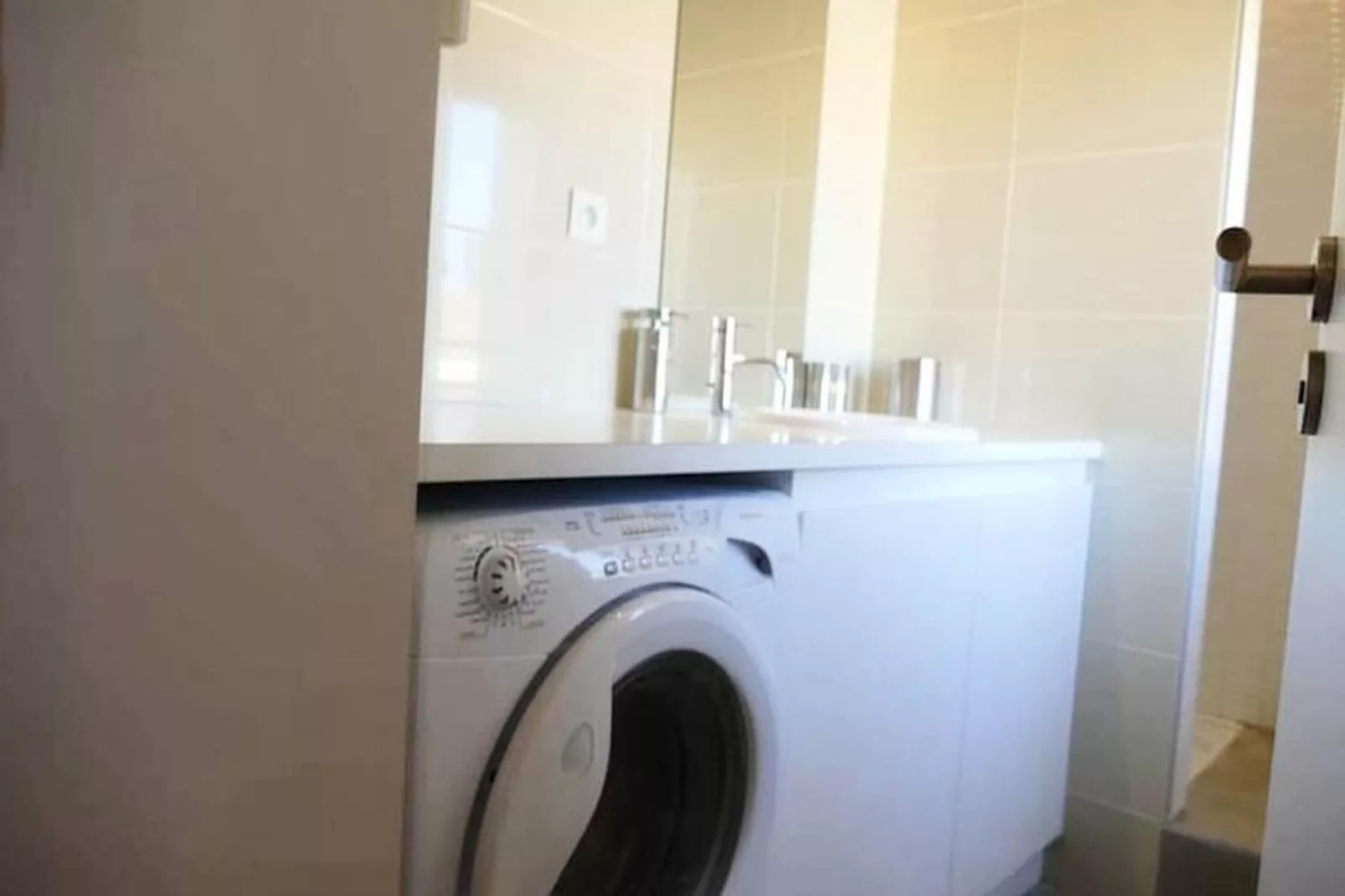 Superbe T2 De Qualit&eacute; Et R&eacute;nov&eacute;, Au Jardin Public, Pour 4 Personnes-Woonkamer