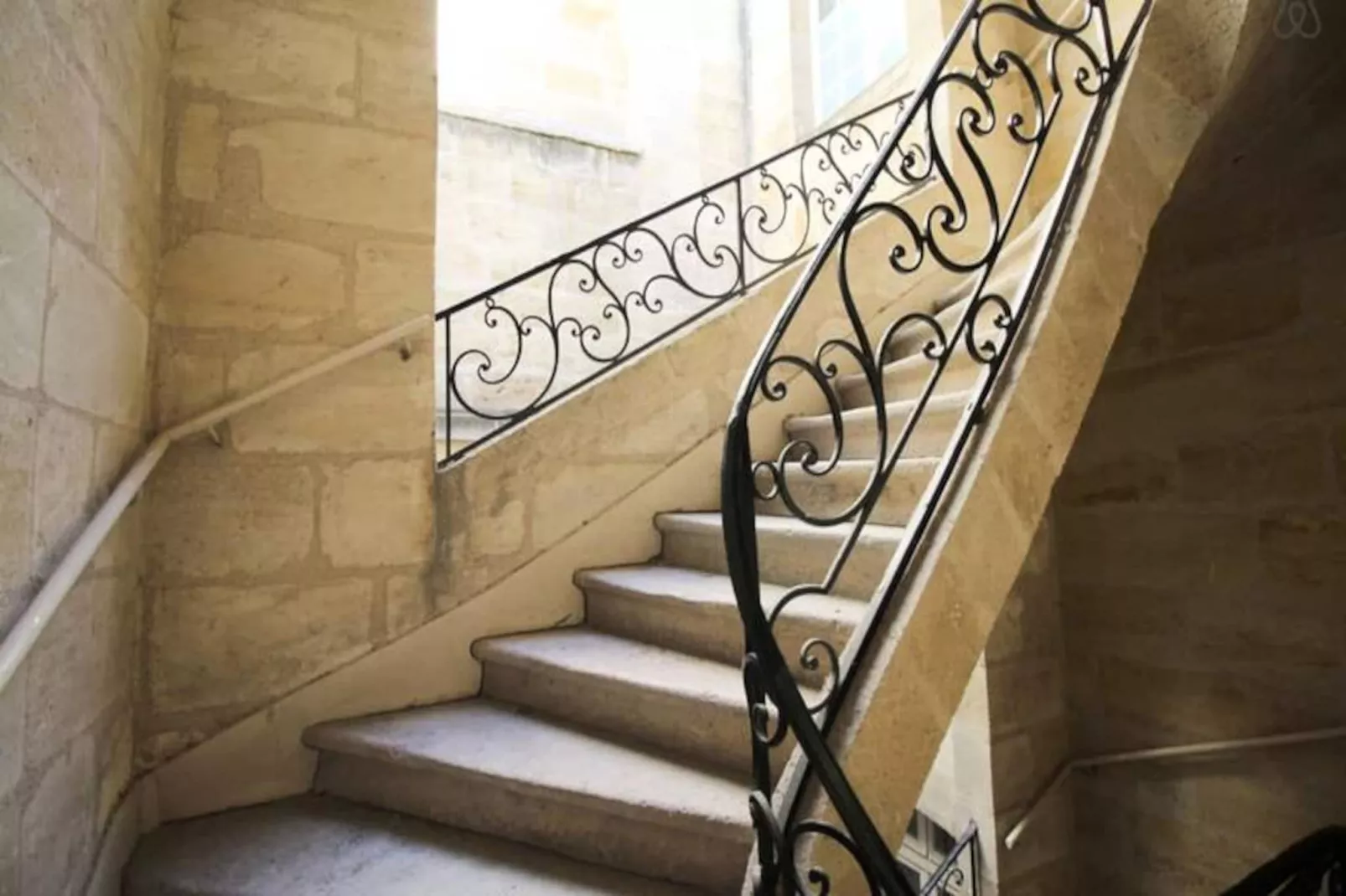 Magnifique Appartement De Charme Confortable Pour 6 Dans La Rue Ausone-Image-tags.